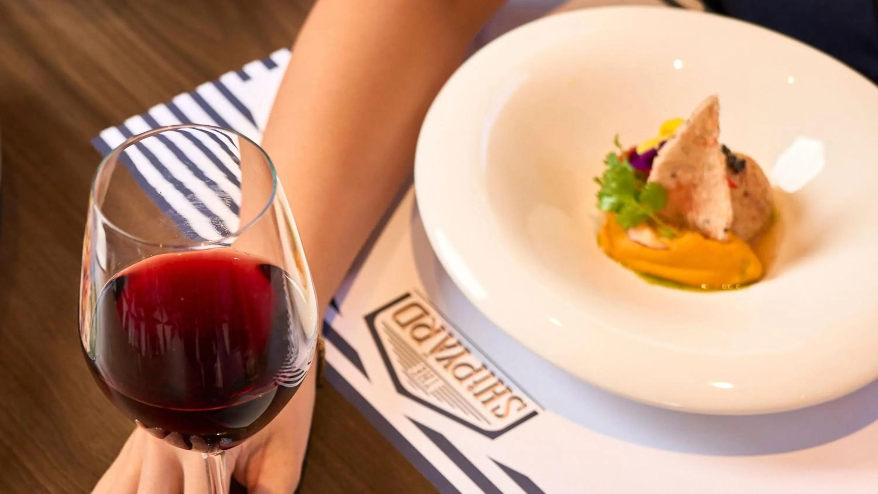 Restaurant/places to eat in Hotel Indigo Saigon the City by IHG