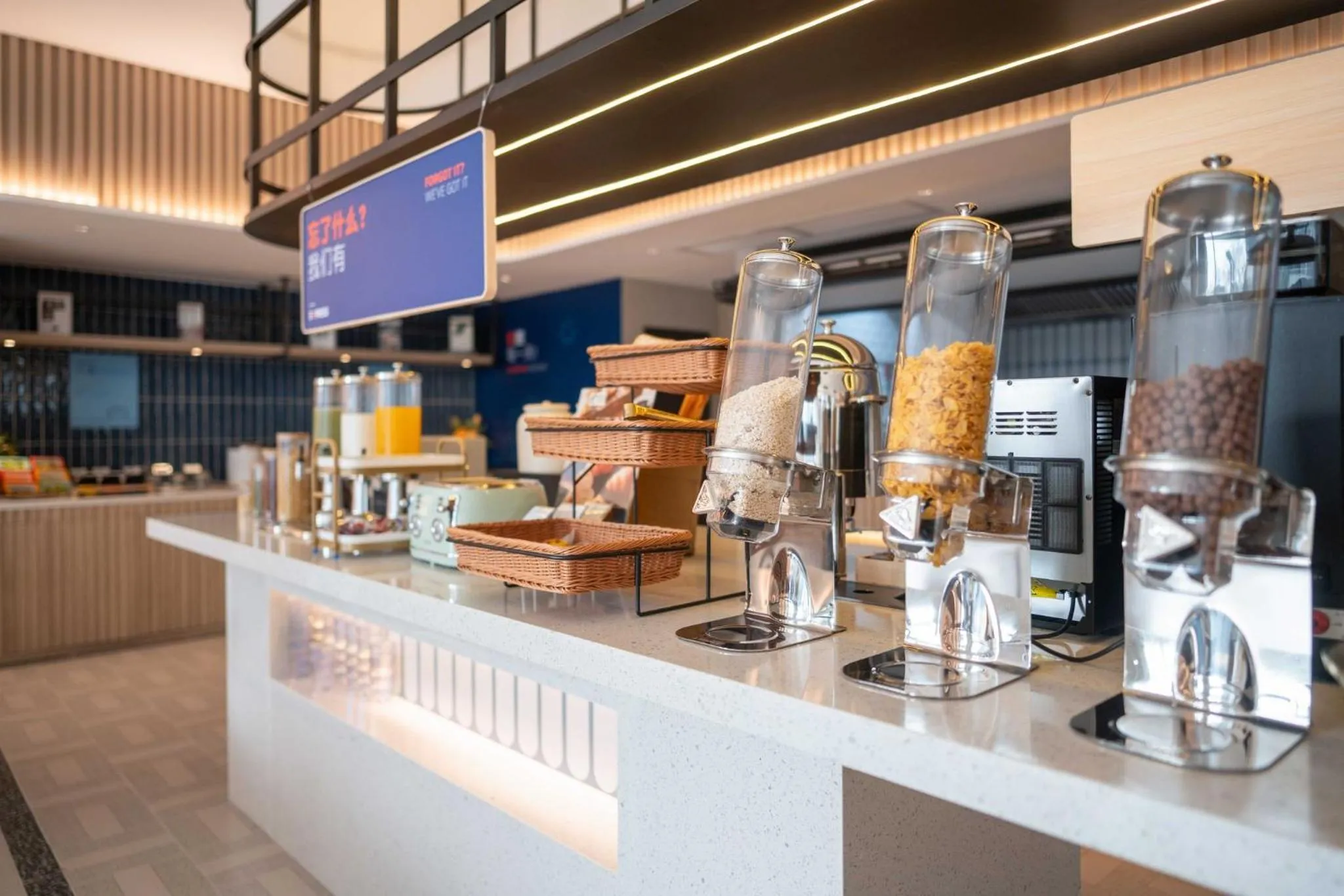 Restaurant/places to eat in Holiday Inn Express Shanghai Hongqiao NECC by IHG