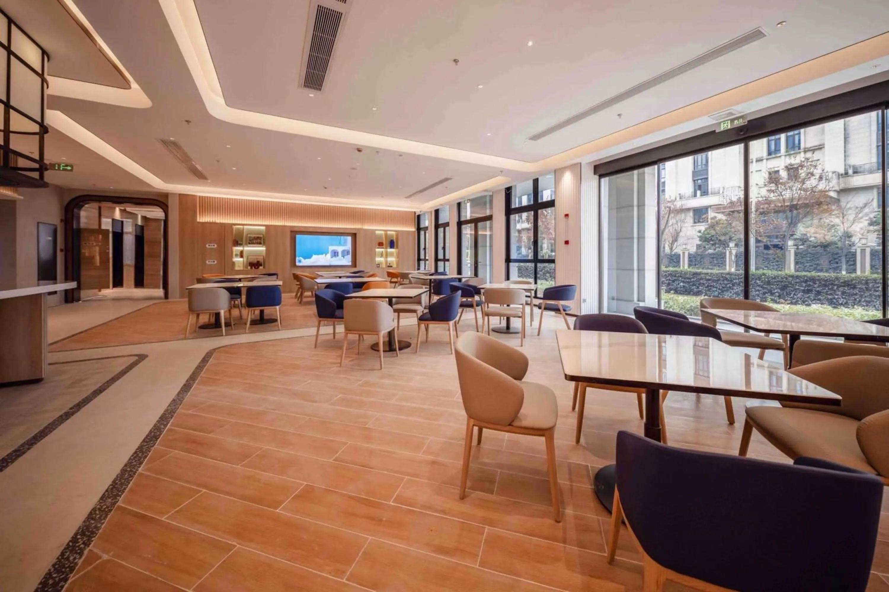 Restaurant/places to eat in Holiday Inn Express Shanghai Hongqiao NECC by IHG