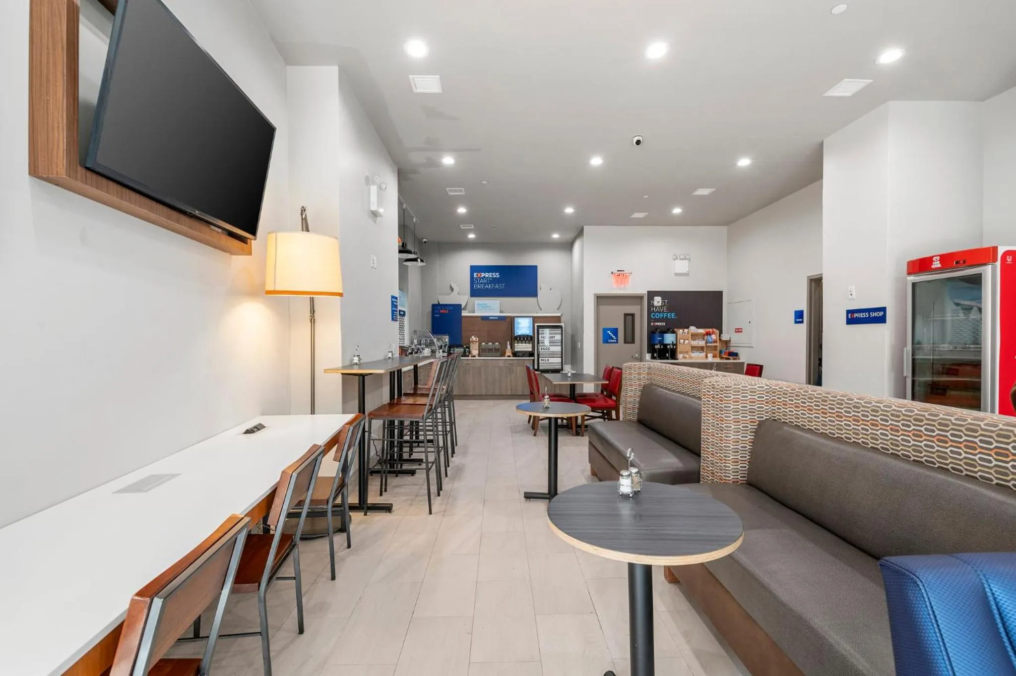 Breakfast in Holiday Inn Express & Suites Bronx - Zoo Area by IHG