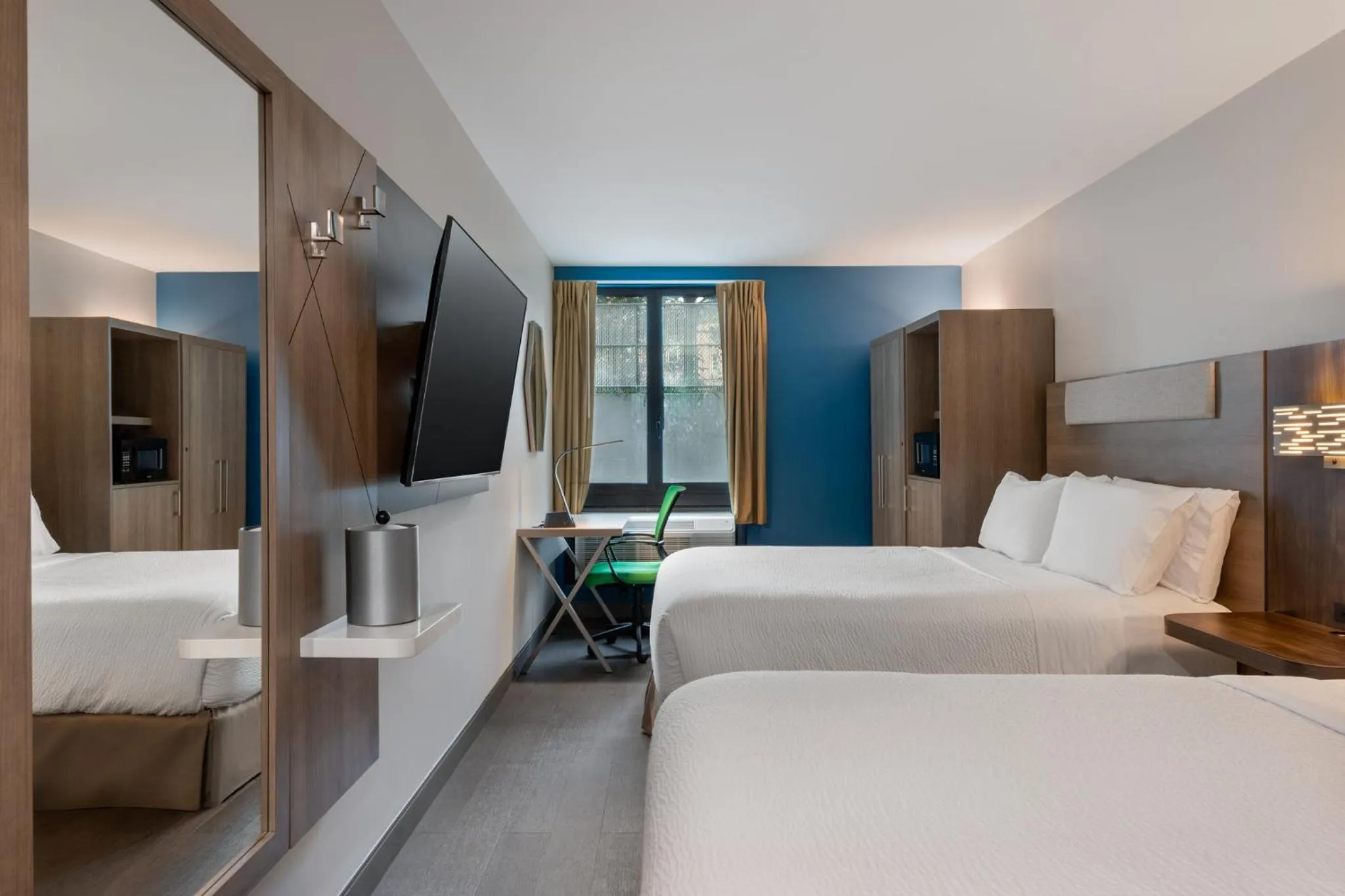 Photo of the whole room, Bed in Holiday Inn Express & Suites Bronx - Zoo Area by IHG