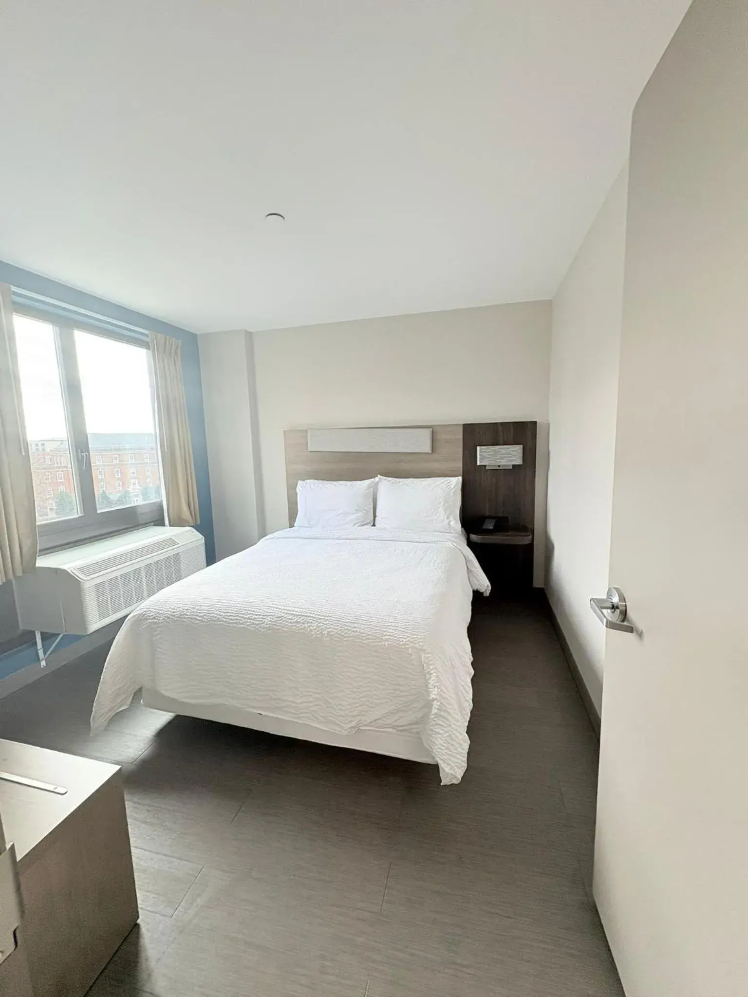 One-Bedroom Queen Suite -Non-Smoking in Holiday Inn Express & Suites Bronx - Zoo Area by IHG One-Bedroom Queen Suite -Non-Smoking in Holiday Inn Express & Suites Bronx - Zoo Area by IHG