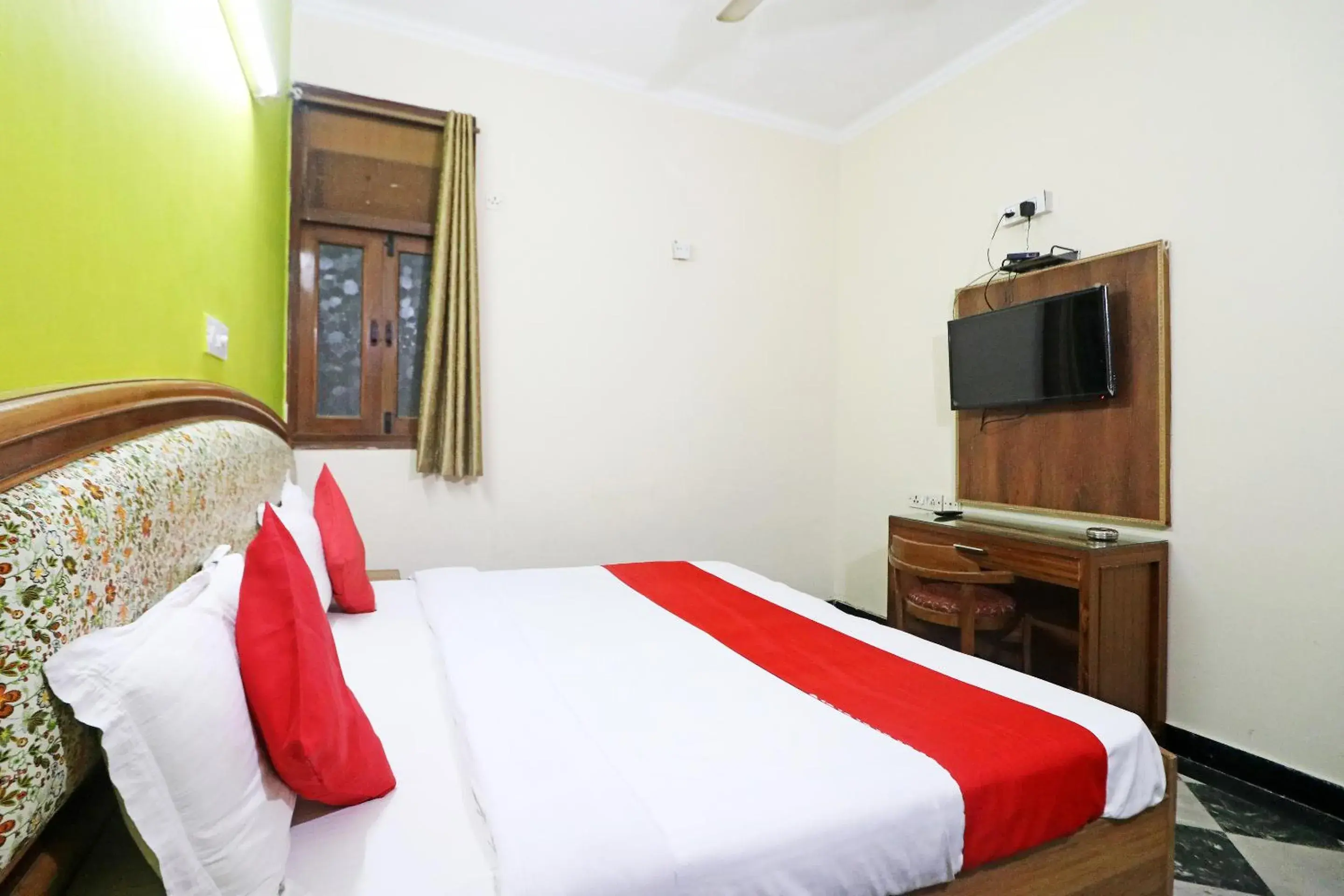 Standard Double Room in Hotel Westend Holiday Home 5 mint from Nizamuddin Railway Station Standard Double Room in Hotel Westend Holiday Home 5 mint from Nizamuddin Railway Station