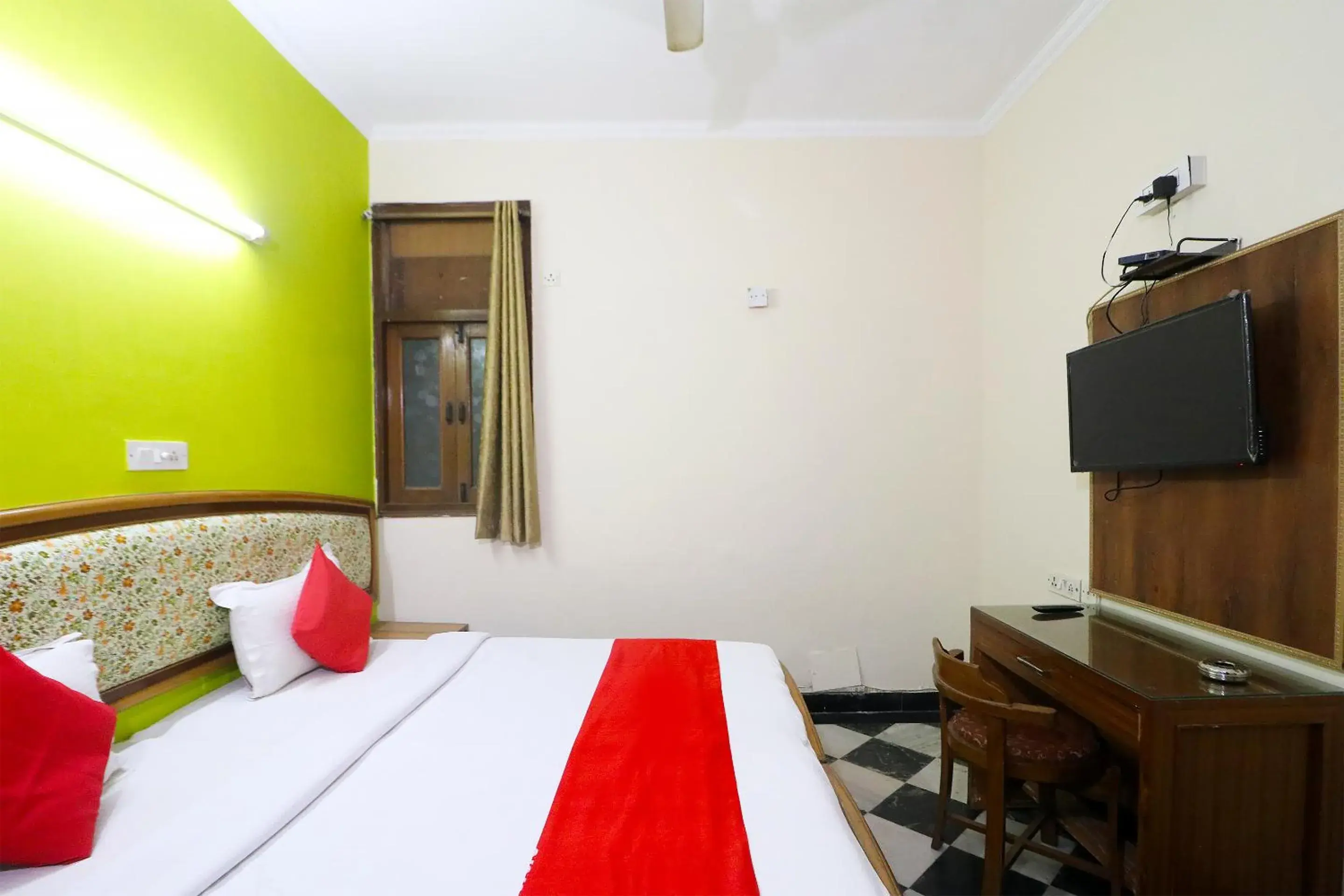 Standard Double Room in Hotel Westend Holiday Home 5 mint from Nizamuddin Railway Station Standard Double Room in Hotel Westend Holiday Home 5 mint from Nizamuddin Railway Station