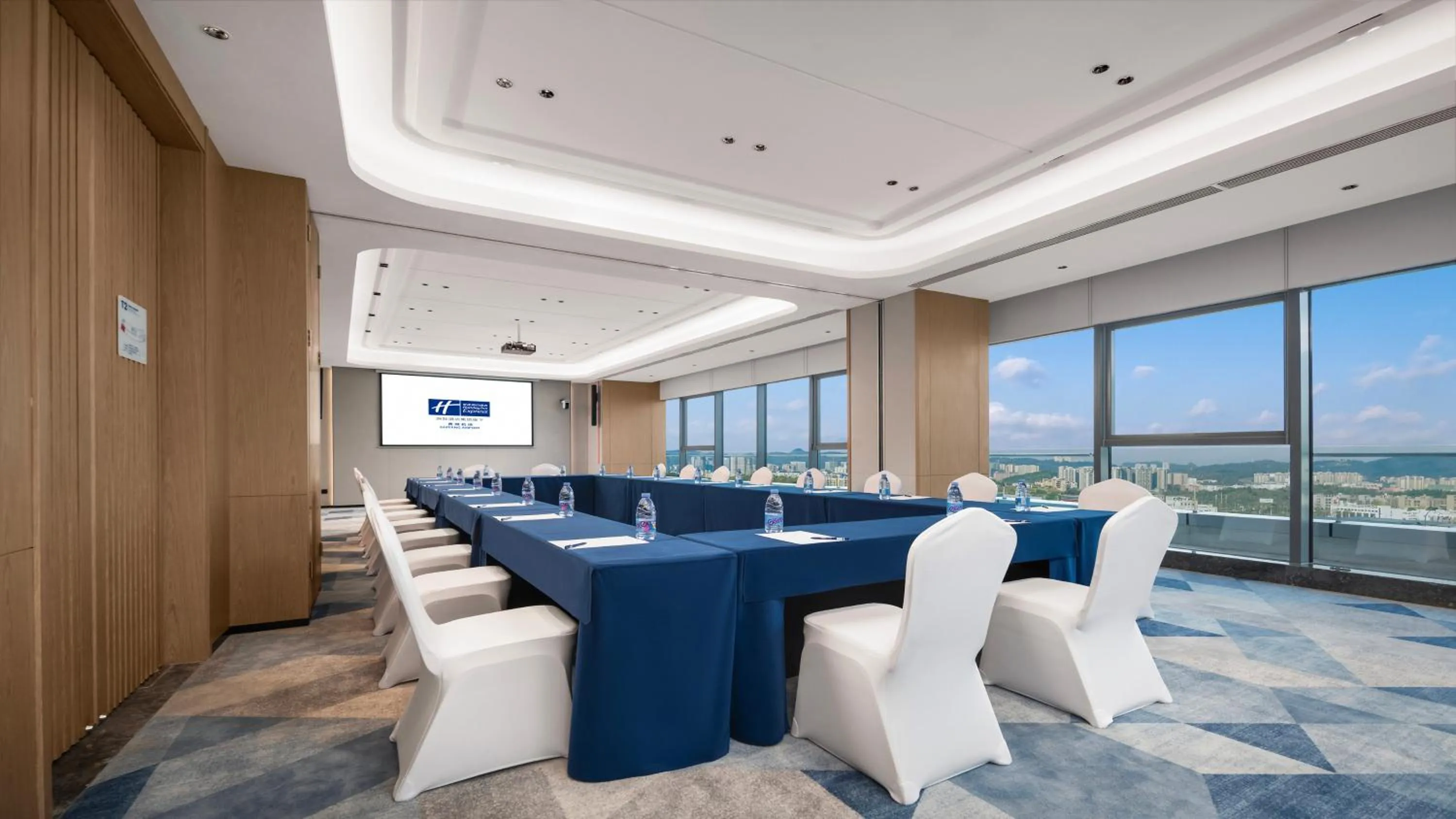 Meeting/conference room in Holiday Inn Express Guiyang Airport, an IHG Hotel
