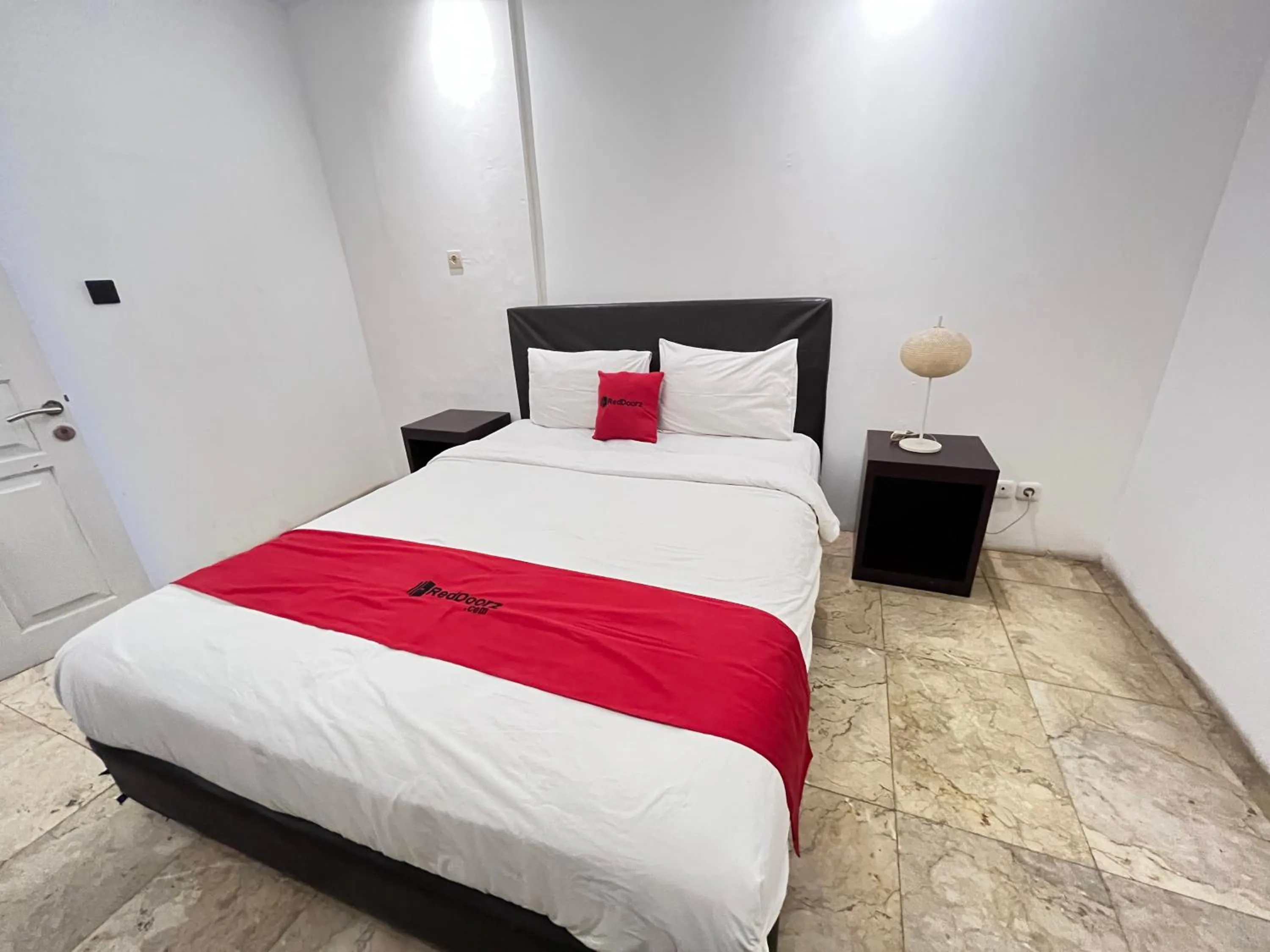 Bedroom, Bed in RedDoorz near Kantor Walikota Manado
