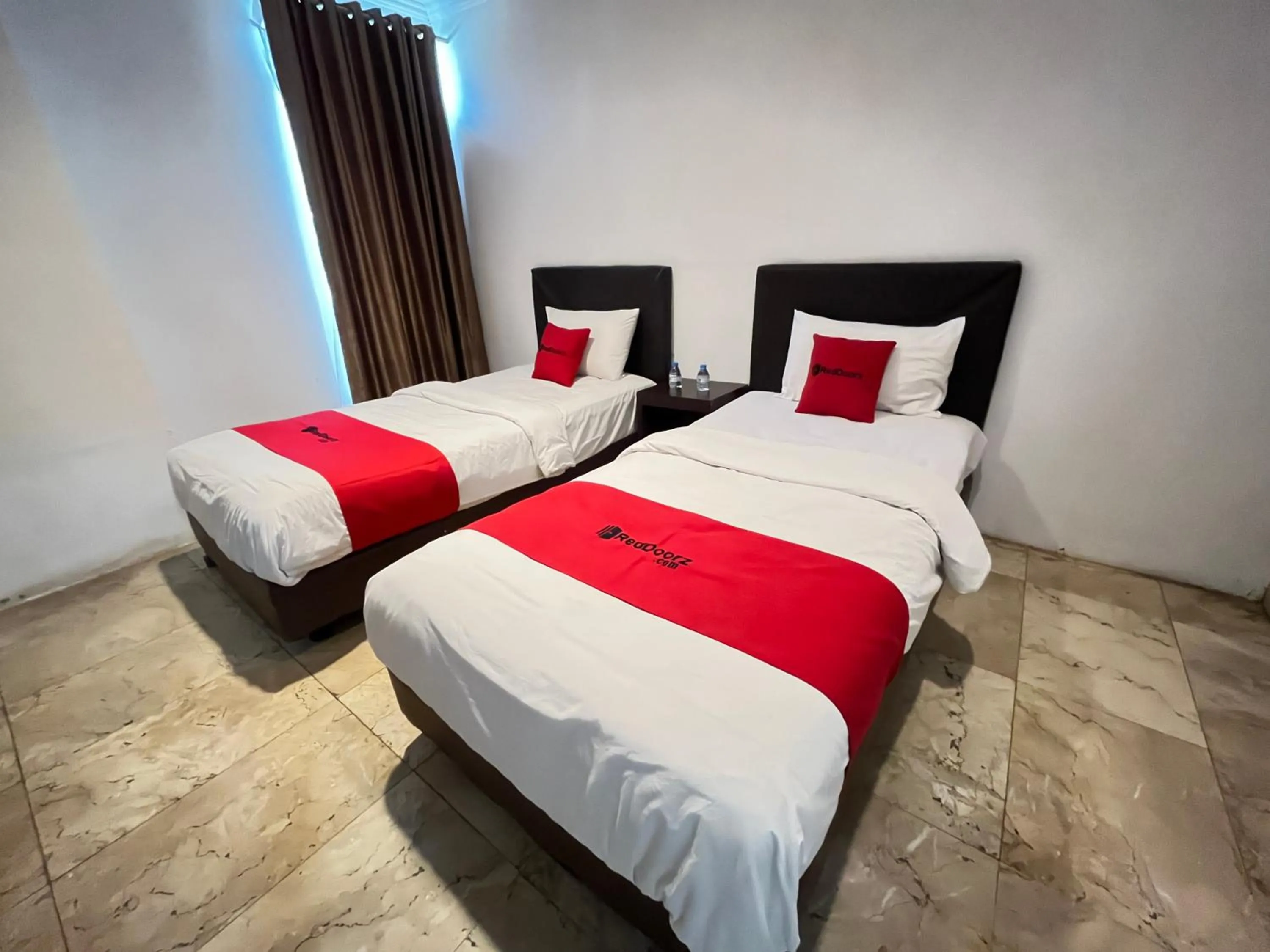 Bedroom, Bed in RedDoorz near Kantor Walikota Manado
