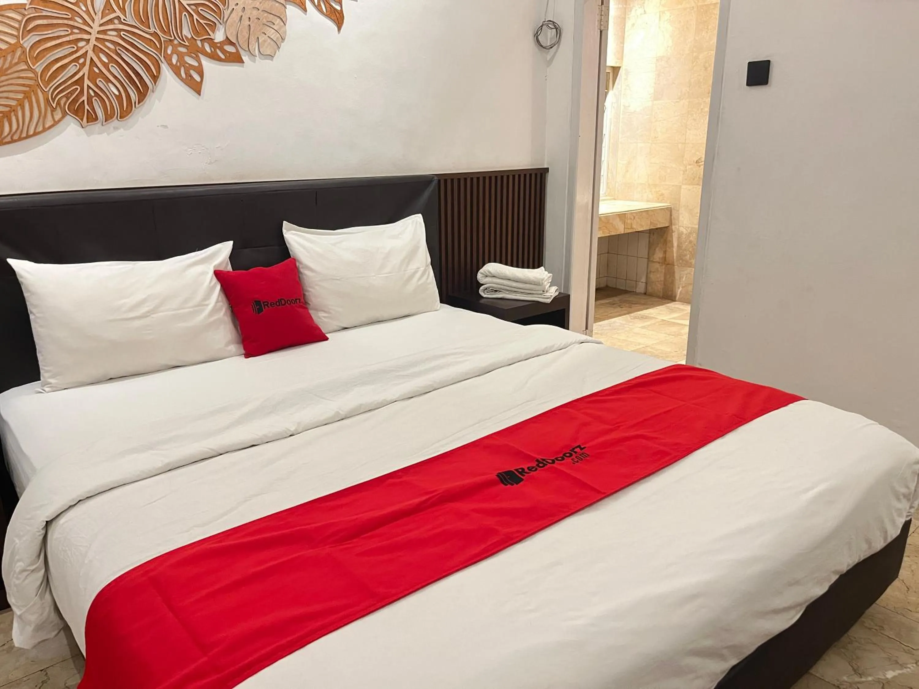 Bedroom, Bed in RedDoorz near Kantor Walikota Manado