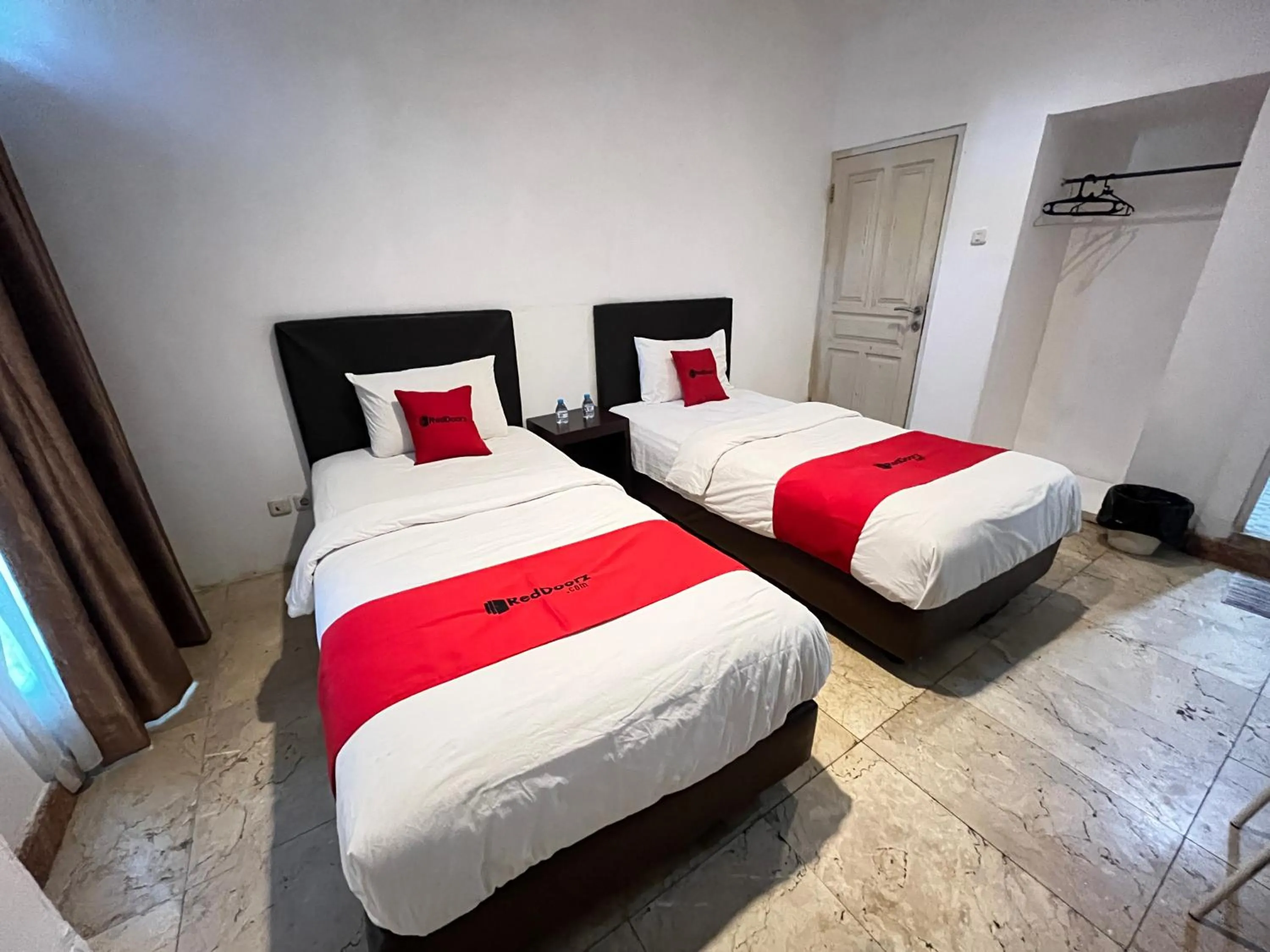 Bedroom, Bed in RedDoorz near Kantor Walikota Manado