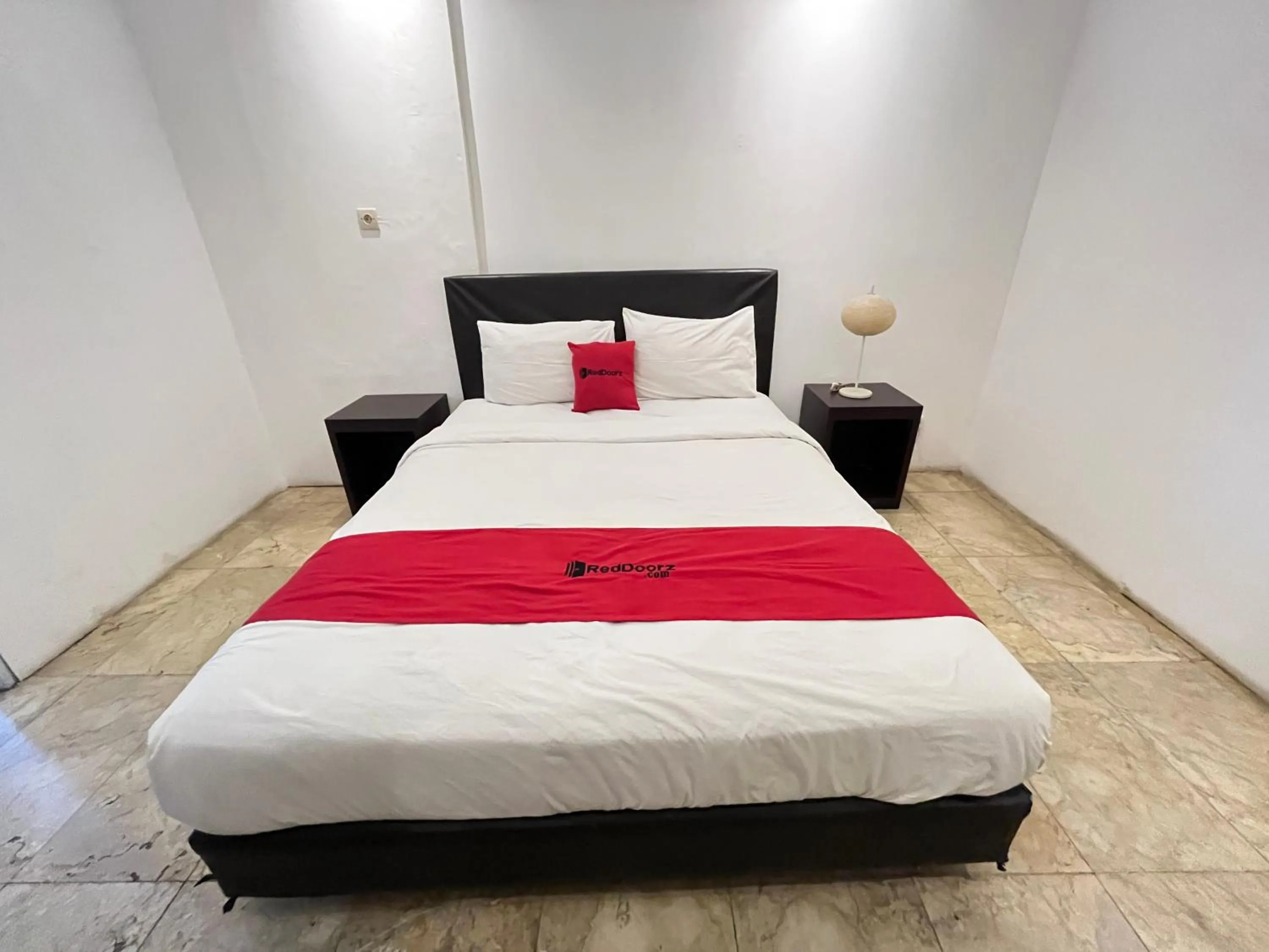 Bedroom, Bed in RedDoorz near Kantor Walikota Manado