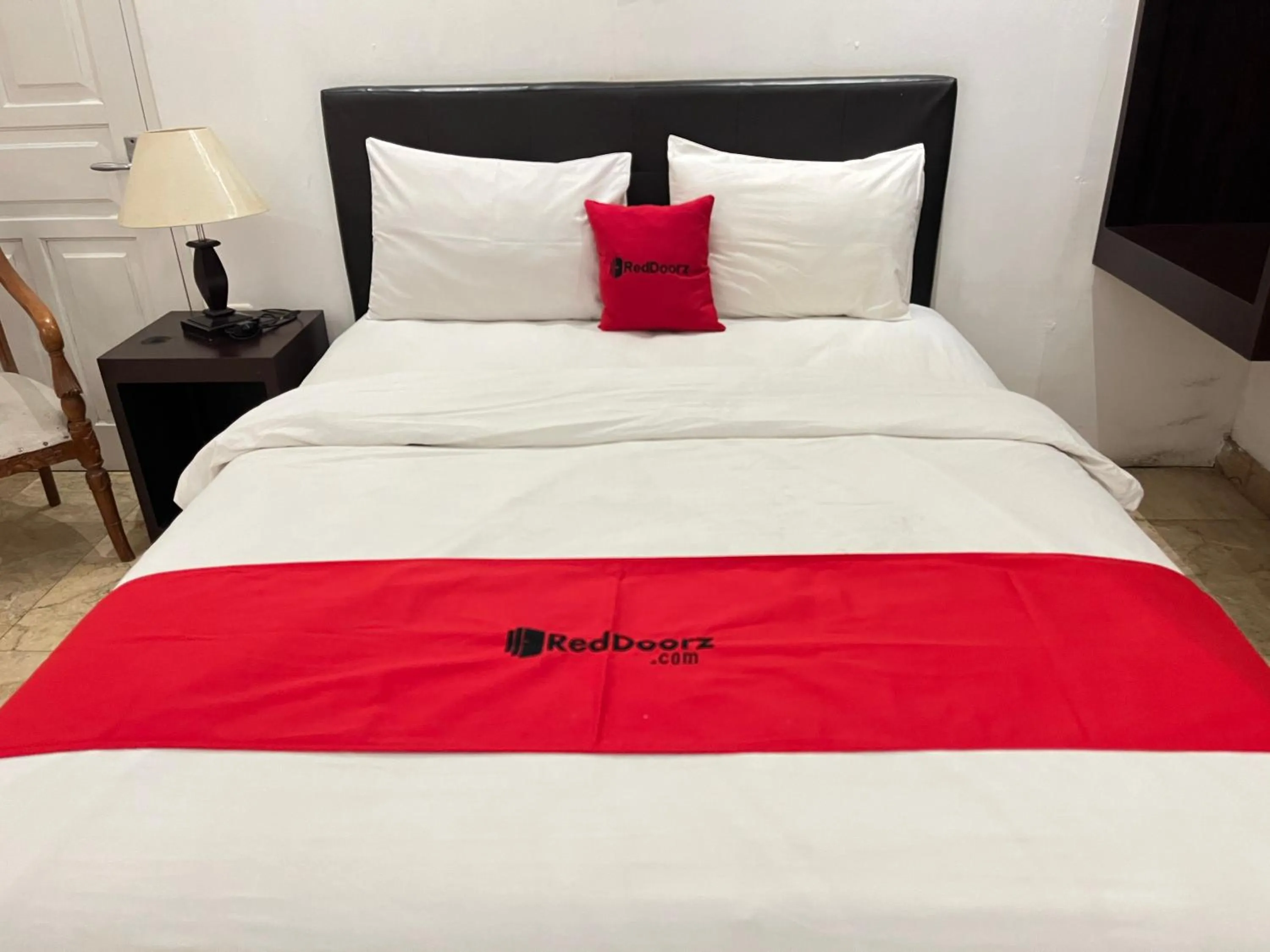 Bedroom, Bed in RedDoorz near Kantor Walikota Manado