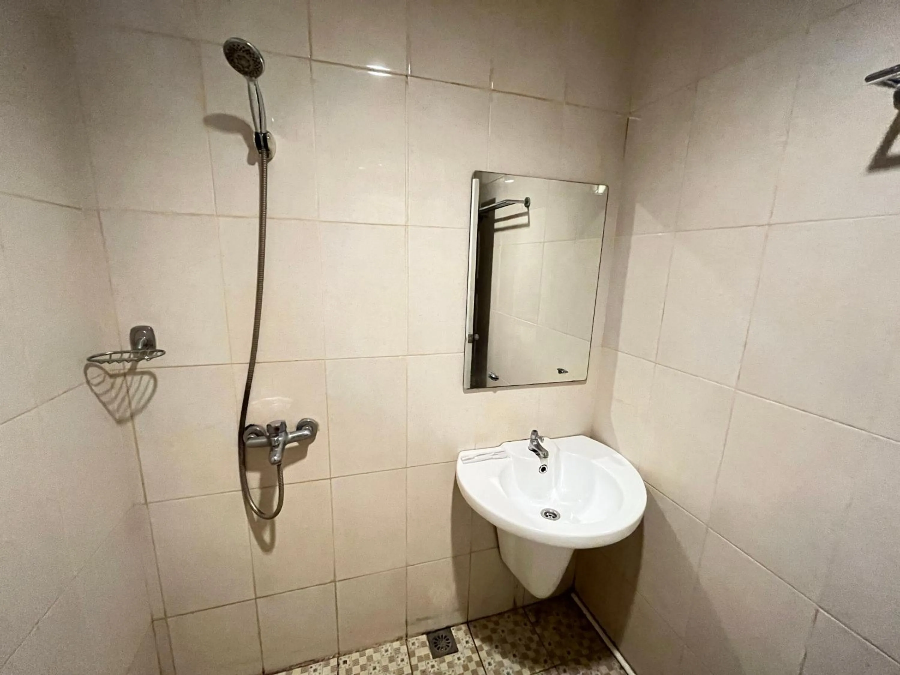 Bathroom in RedDoorz near Kantor Walikota Manado