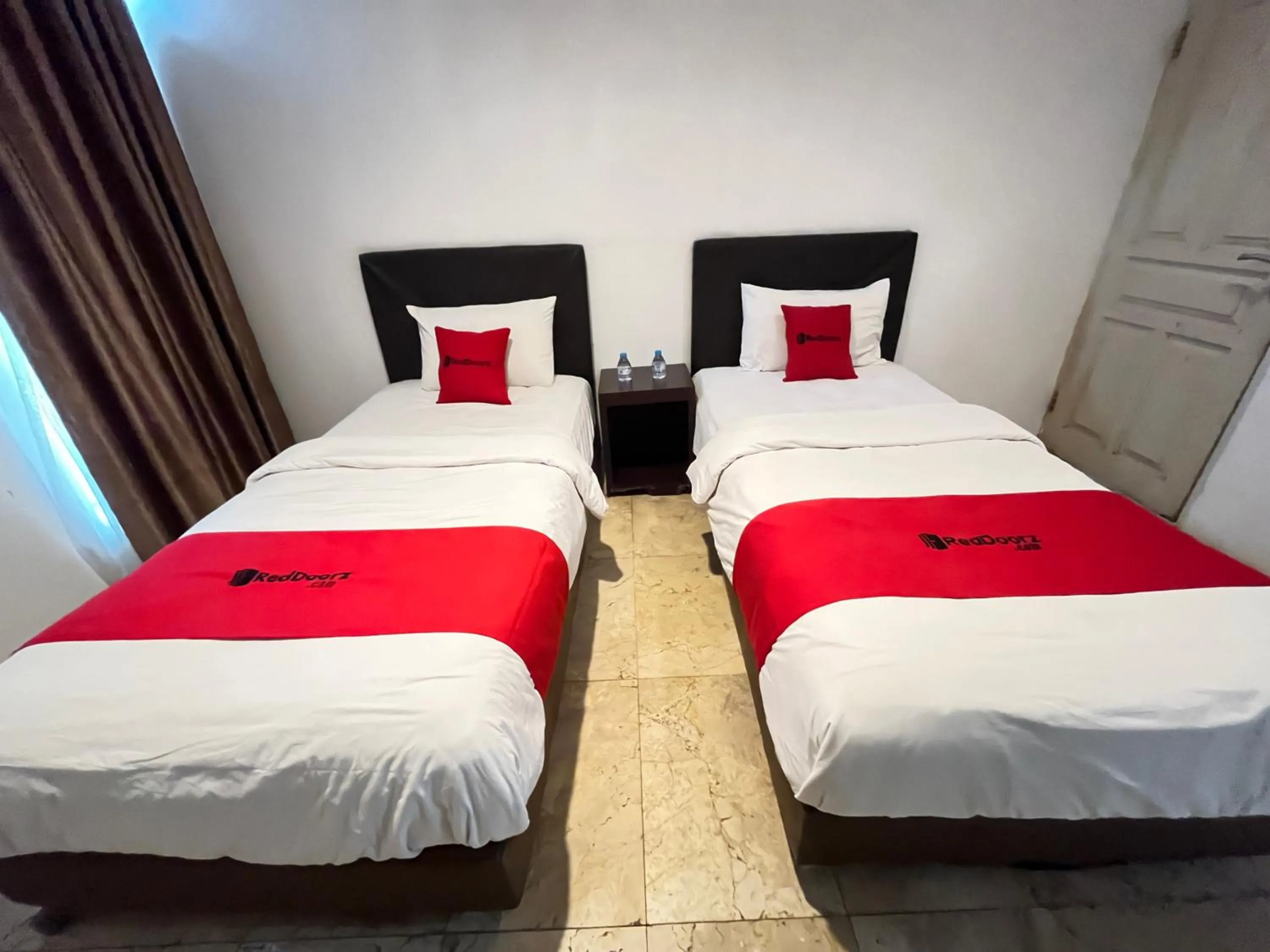 Bedroom, Bed in RedDoorz near Kantor Walikota Manado