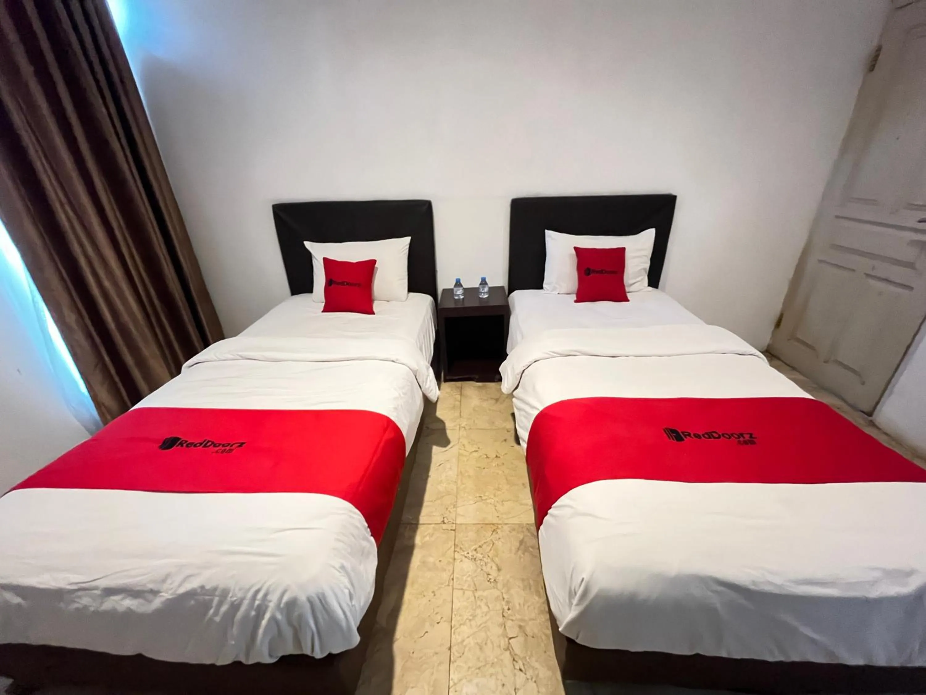 Bedroom, Bed in RedDoorz near Kantor Walikota Manado