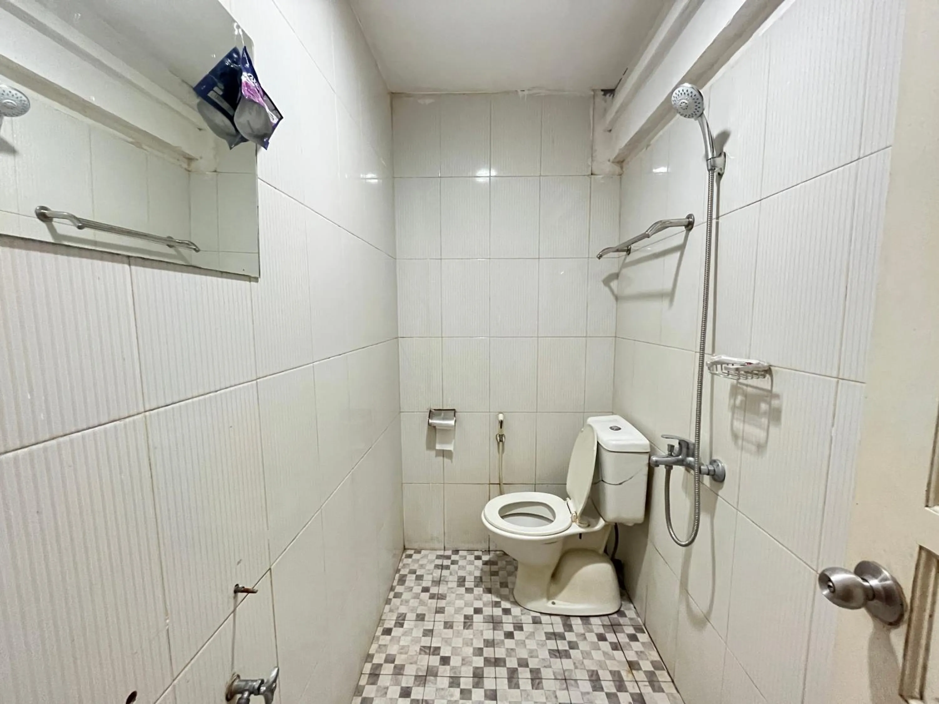 Bathroom in RedDoorz near Kantor Walikota Manado