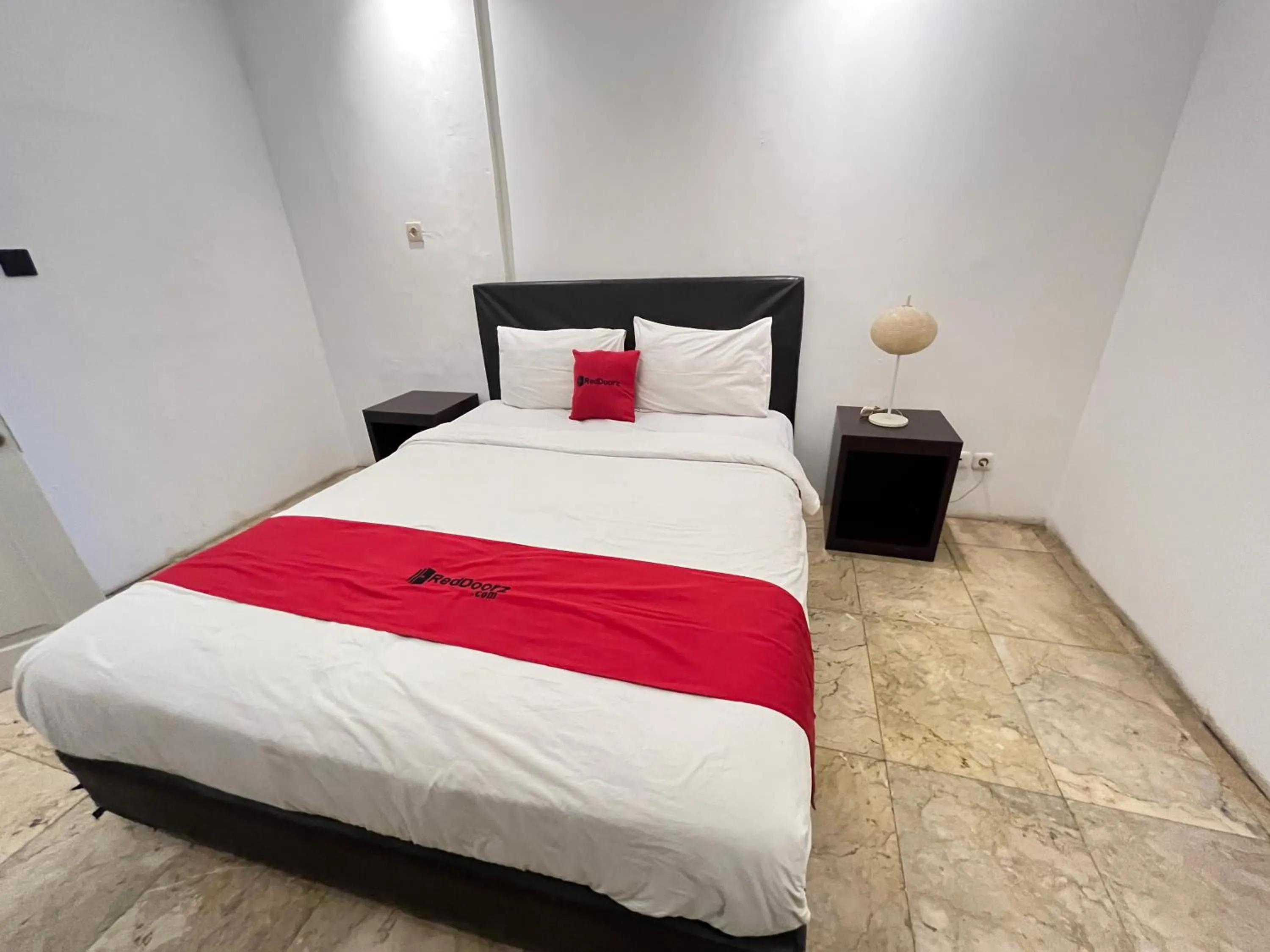 Bedroom, Bed in RedDoorz near Kantor Walikota Manado