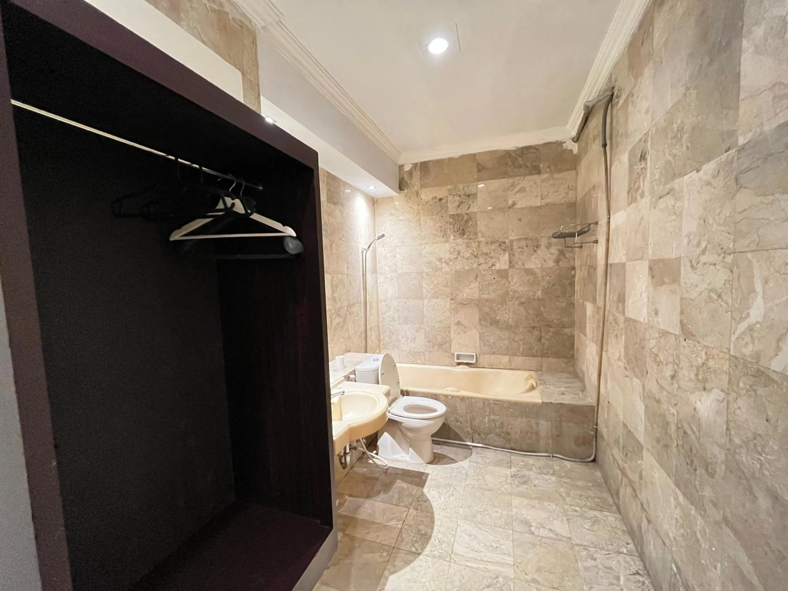 Bathroom in RedDoorz near Kantor Walikota Manado