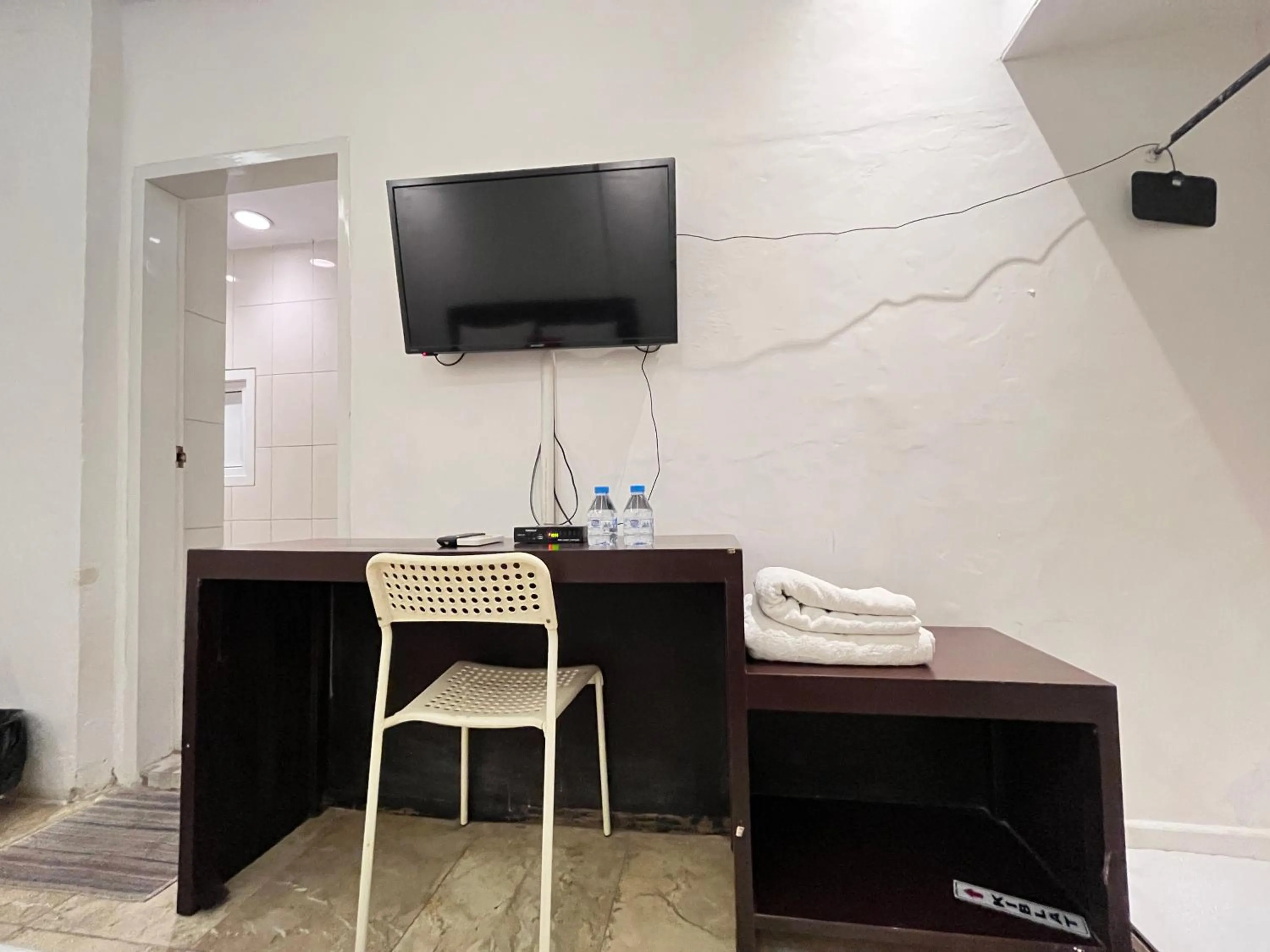 TV and multimedia in RedDoorz near Kantor Walikota Manado