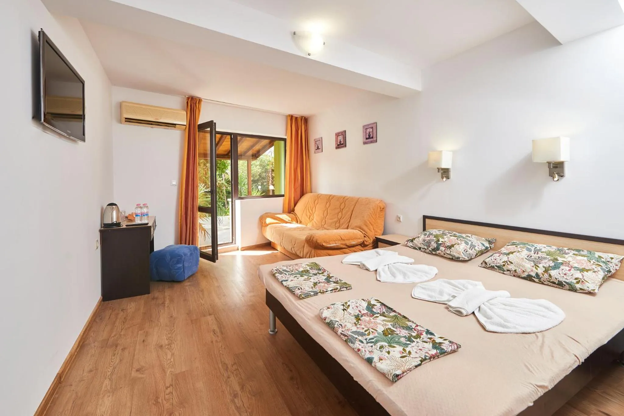 Bed in Hotel Koral