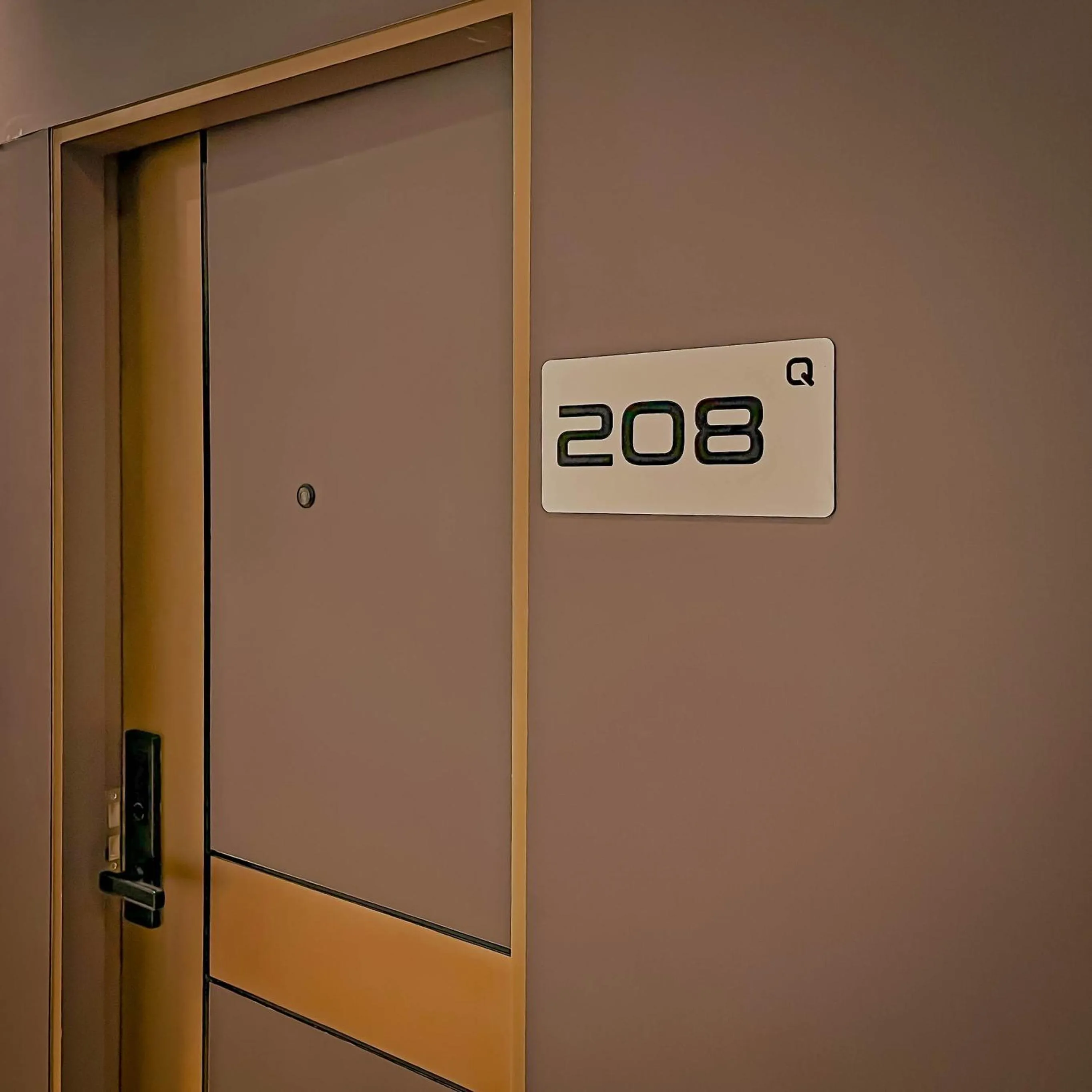 Area and facilities in Qube Hotel by 98hospitality