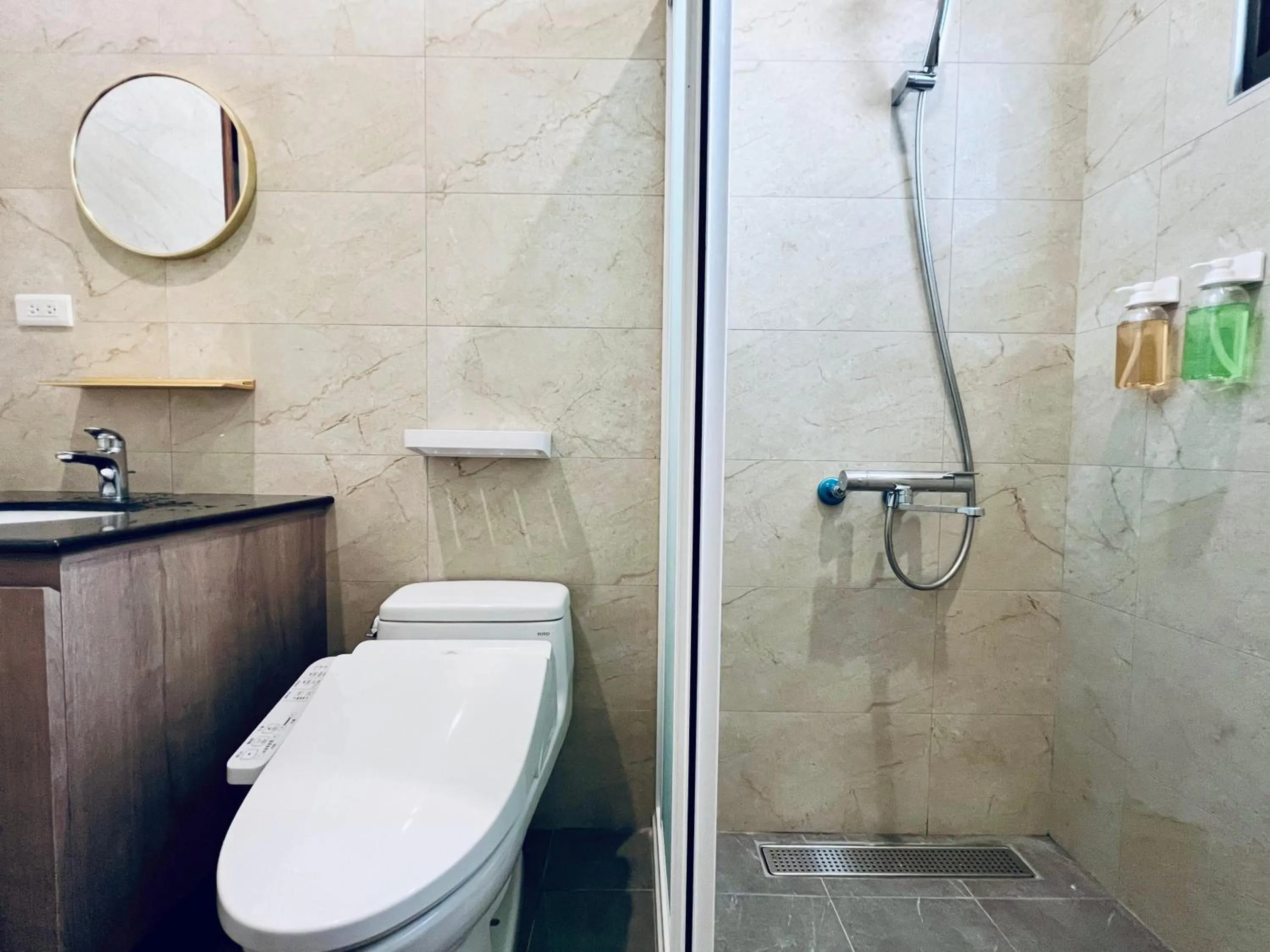 Toilet in Sasa Youth Hostel