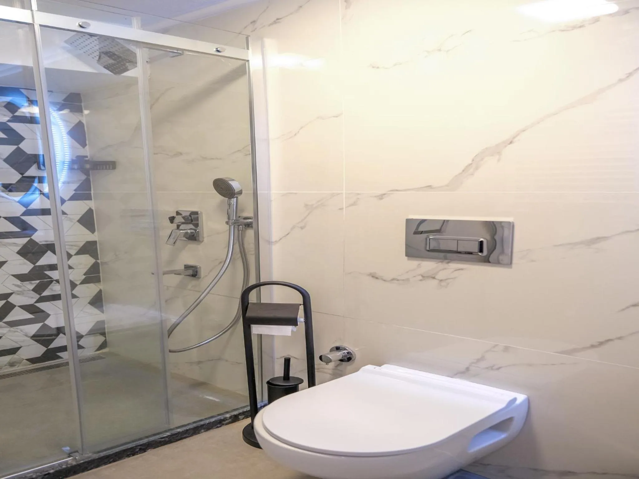 Toilet in Palazzo Suit Karaköy