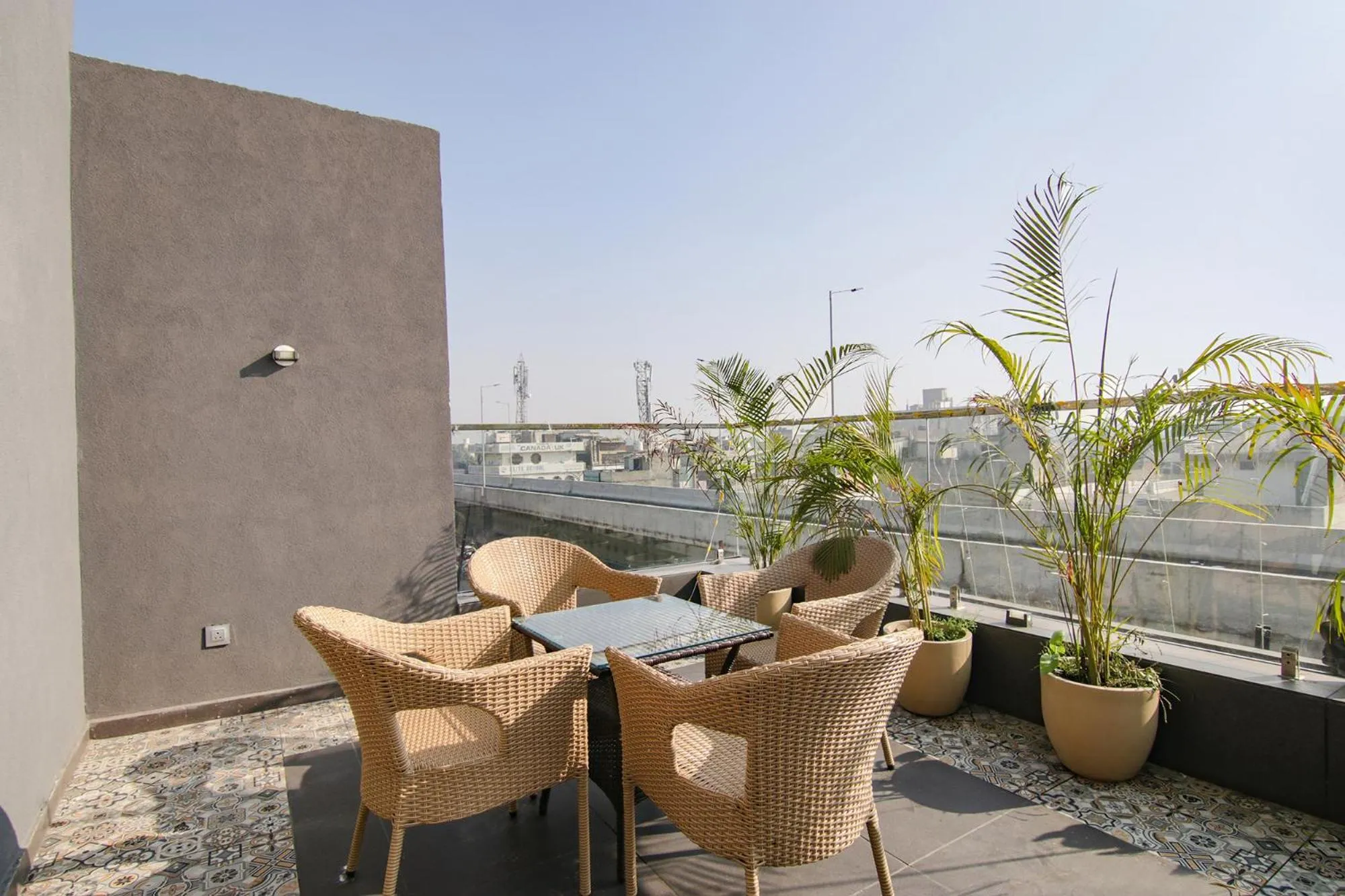 Restaurant/places to eat in FabHotel Prime K9 Crown