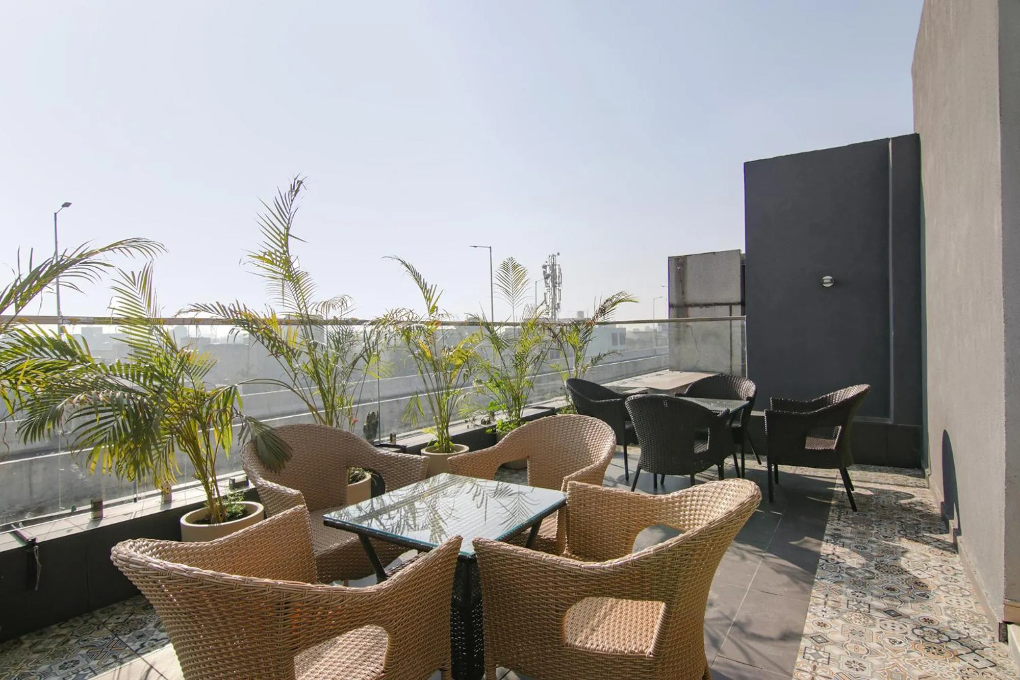 Restaurant/places to eat in FabHotel Prime K9 Crown