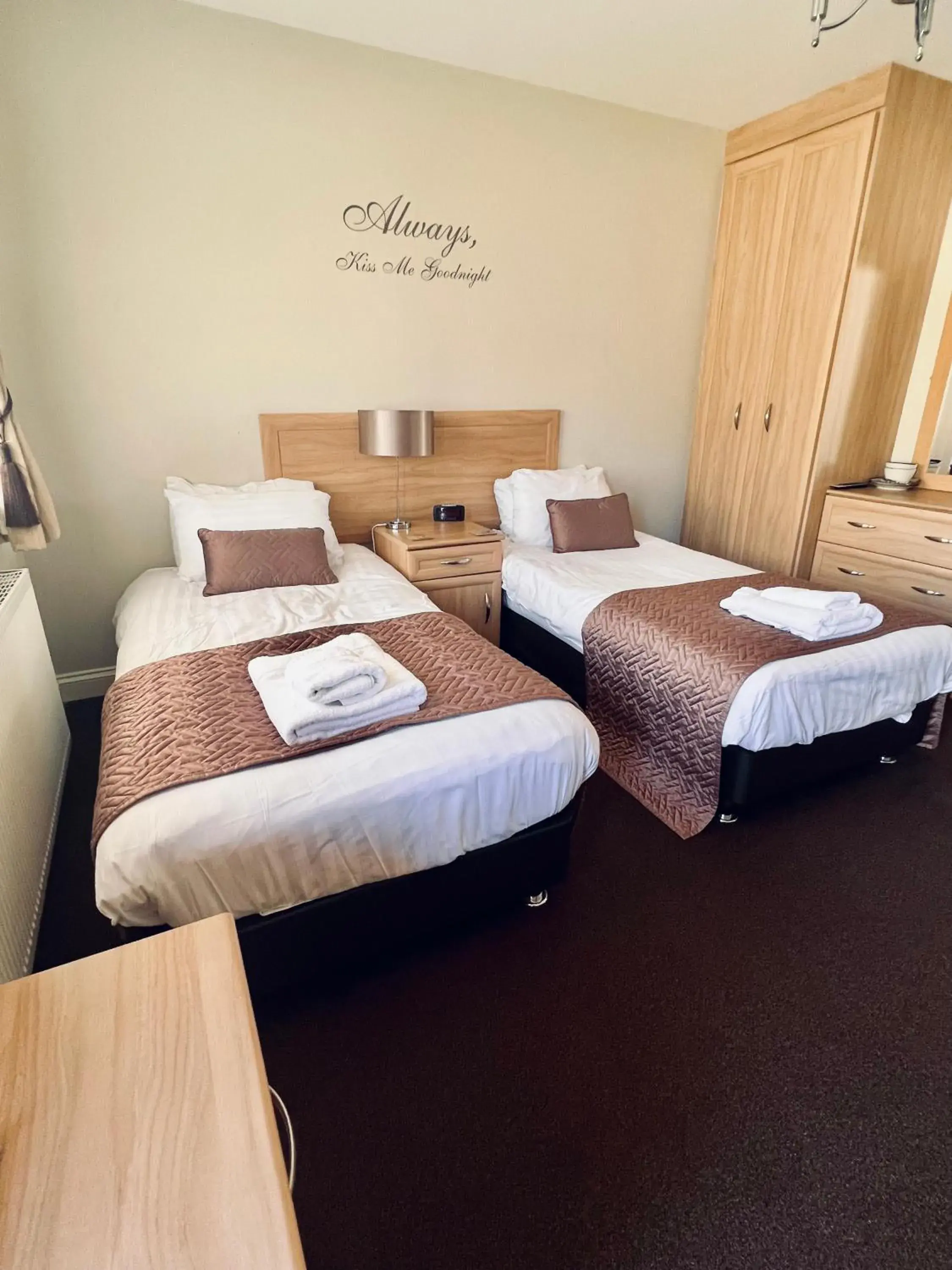 Deluxe Twin Room - single occupancy in The Reindeer Inn Deluxe Twin Room - single occupancy in The Reindeer Inn