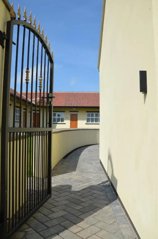 Facade/entrance in The Reindeer Inn