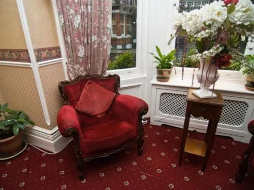 Living room, Seating Area in Maranton House Hotel Kensington
