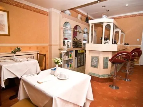 Dining area, Restaurant/Places to Eat in Maranton House Hotel Kensington