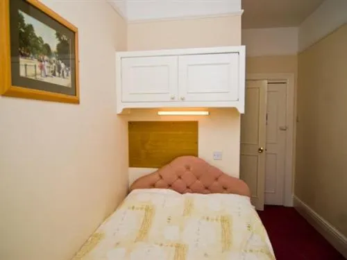 Bedroom in Maranton House Hotel Kensington