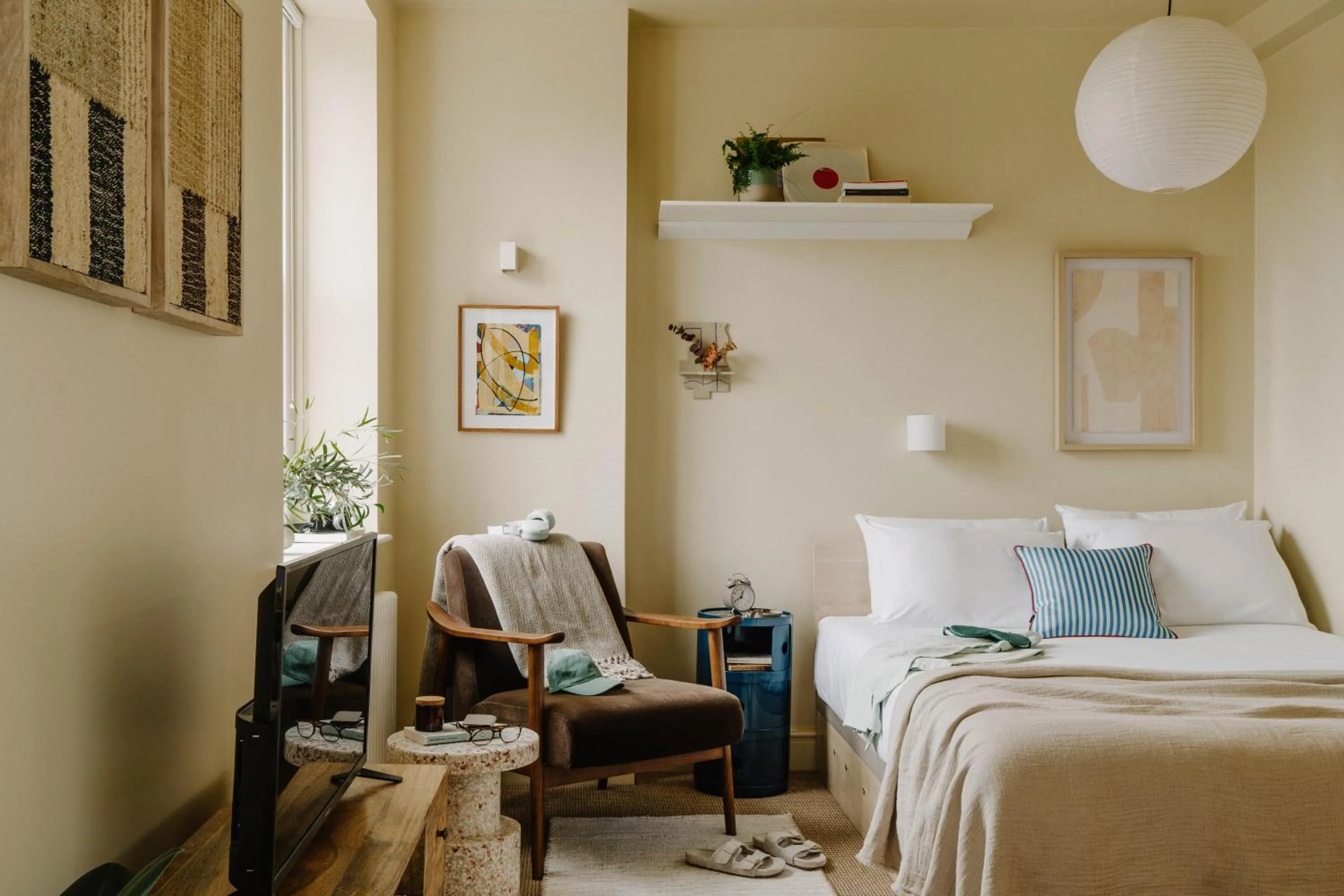 Bed in Mason & Fifth, Primrose Hill