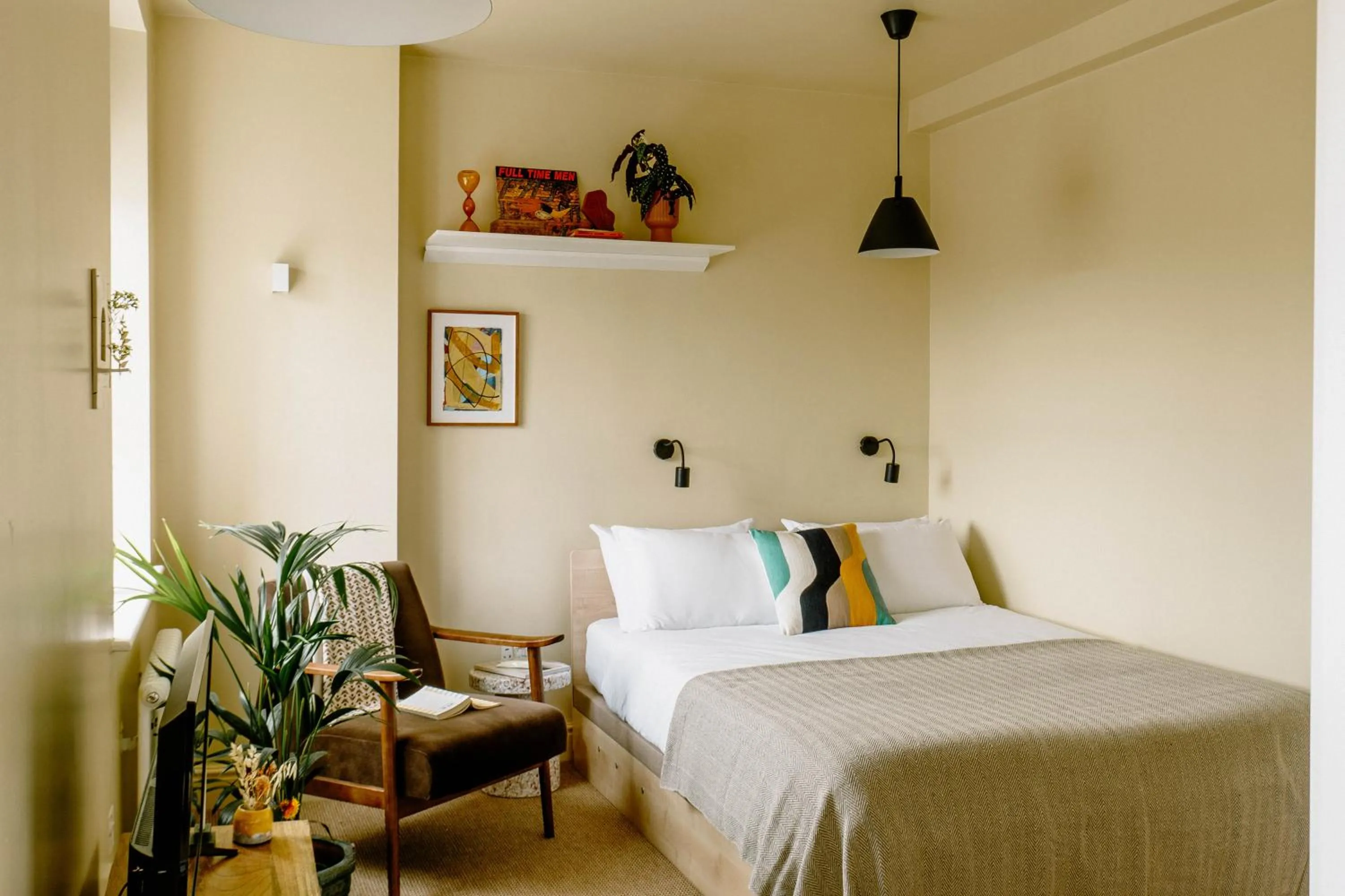 Bed in Mason & Fifth, Primrose Hill