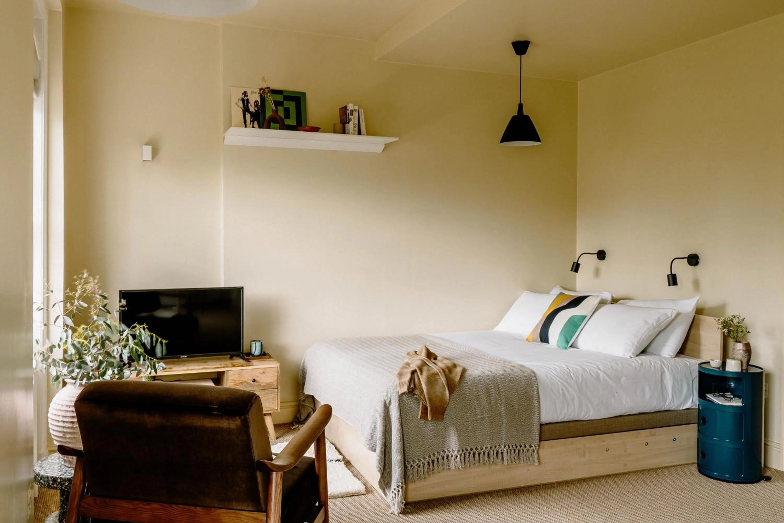 Bed in Mason & Fifth, Primrose Hill