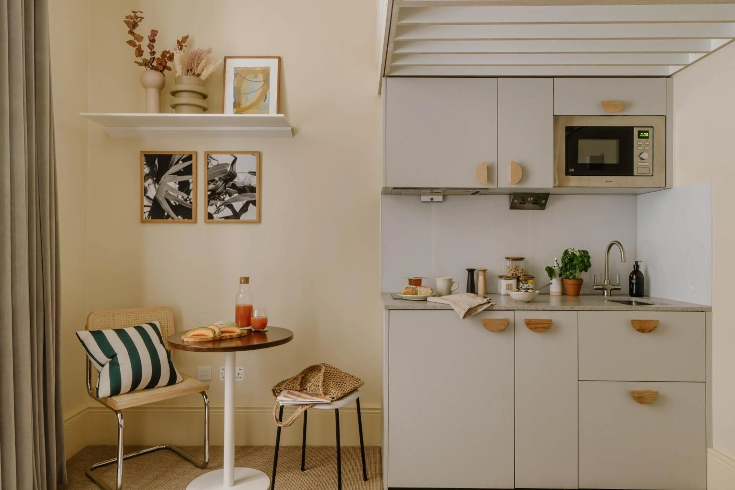 Coffee/tea facilities in Mason & Fifth, Primrose Hill
