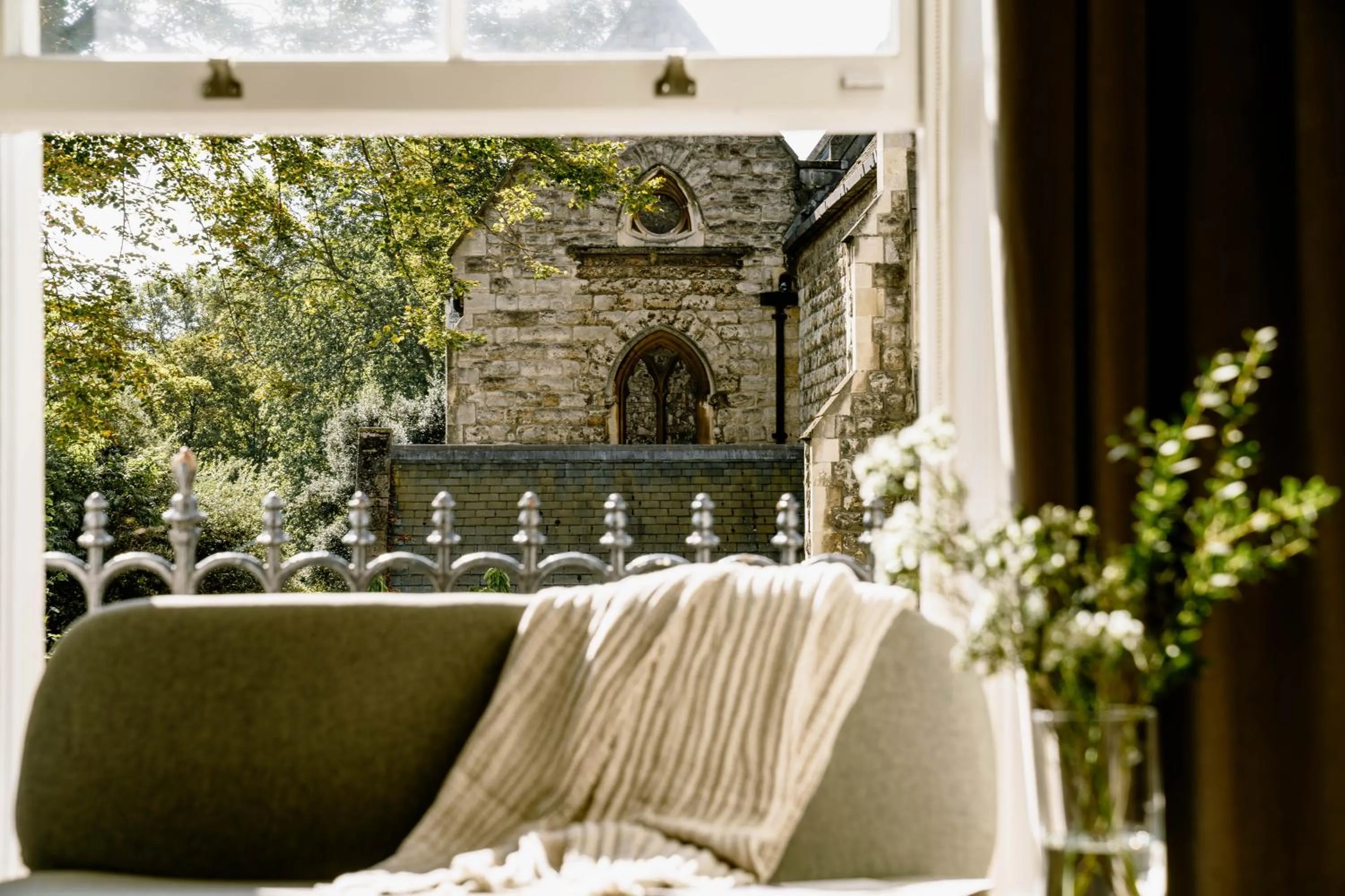 Neighbourhood in Mason & Fifth, Primrose Hill