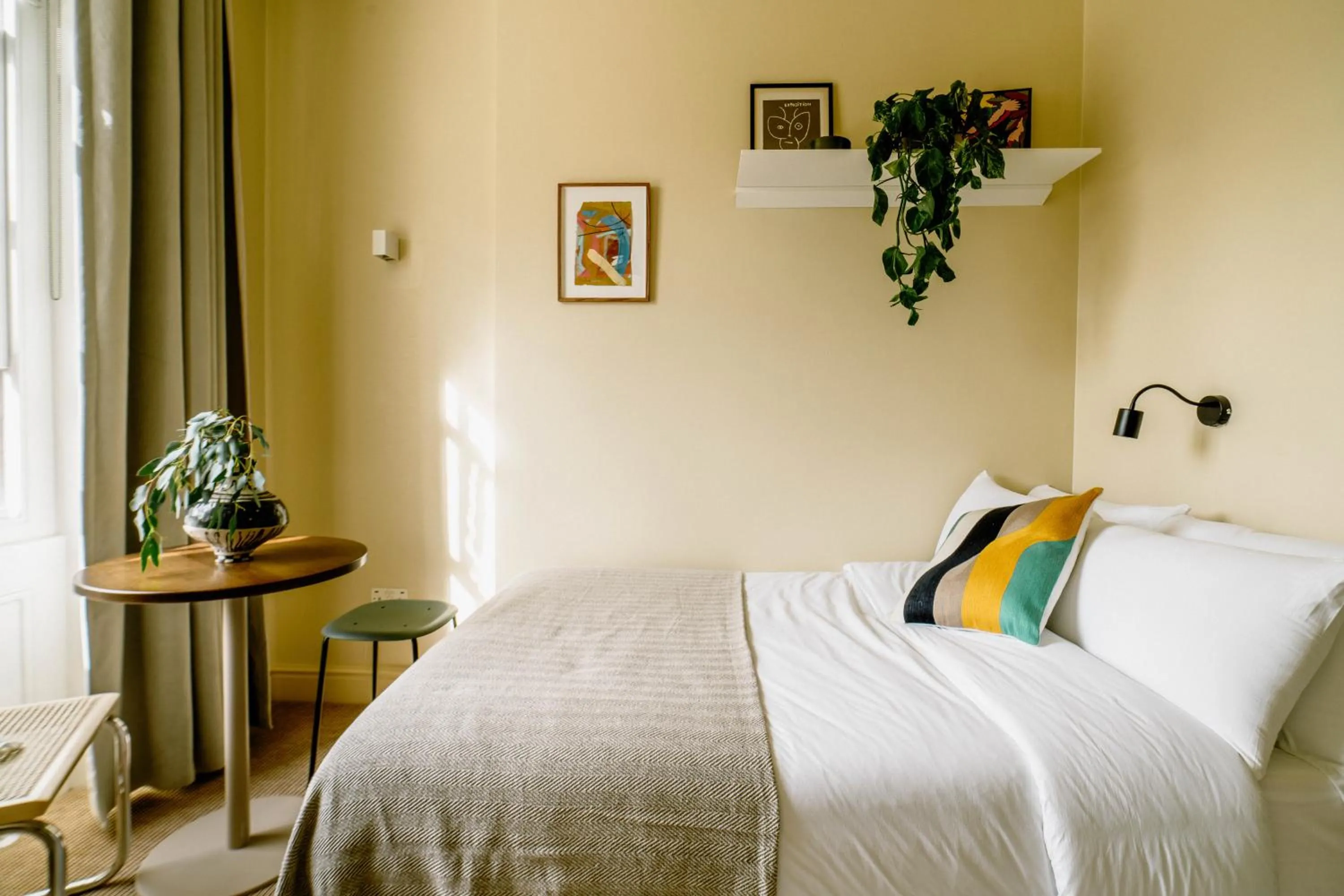 Bed in Mason & Fifth, Primrose Hill