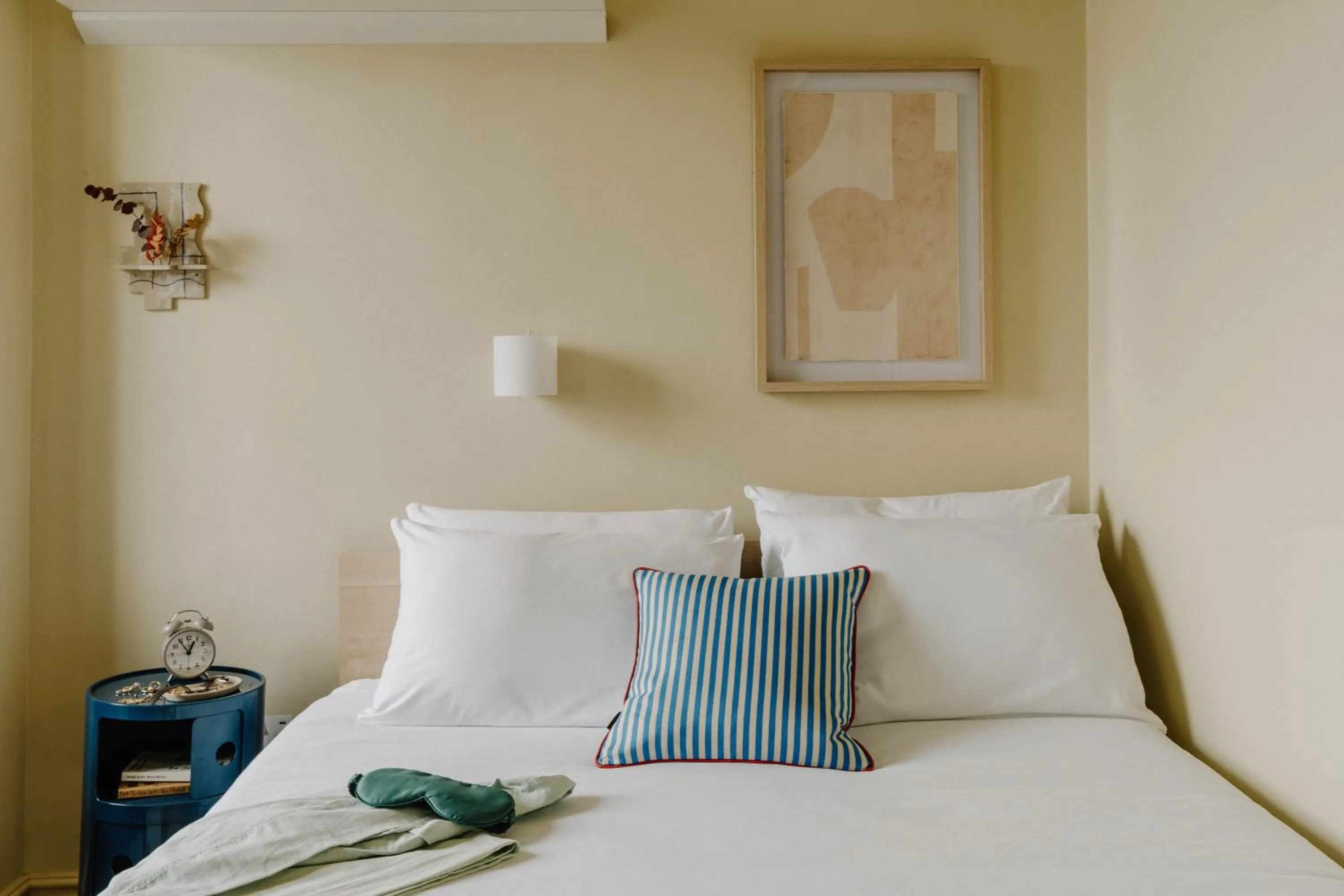 Bed in Mason & Fifth, Primrose Hill