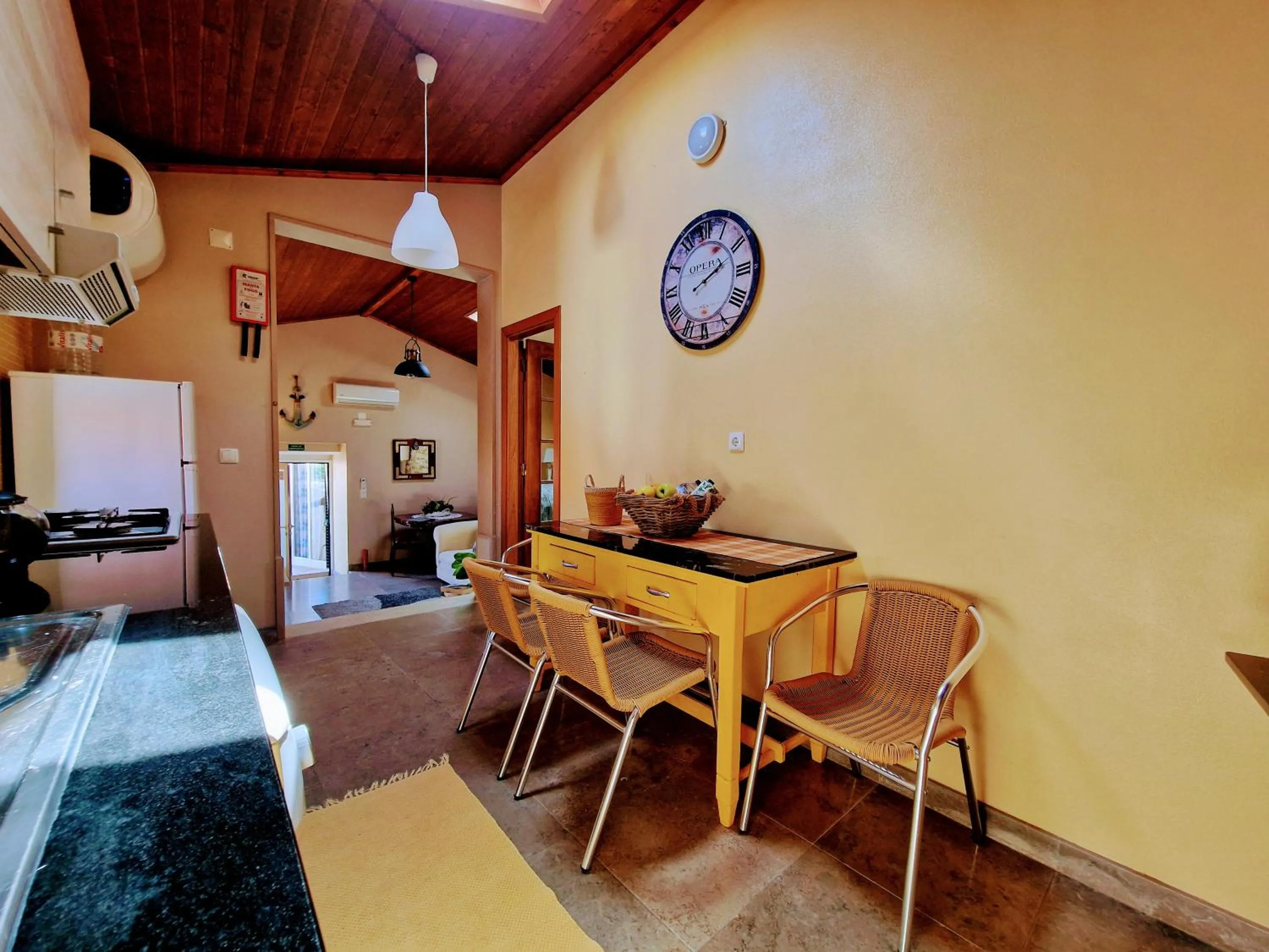 Kitchen or kitchenette in Casa das Azenhas by Lisbon Village Apartments
