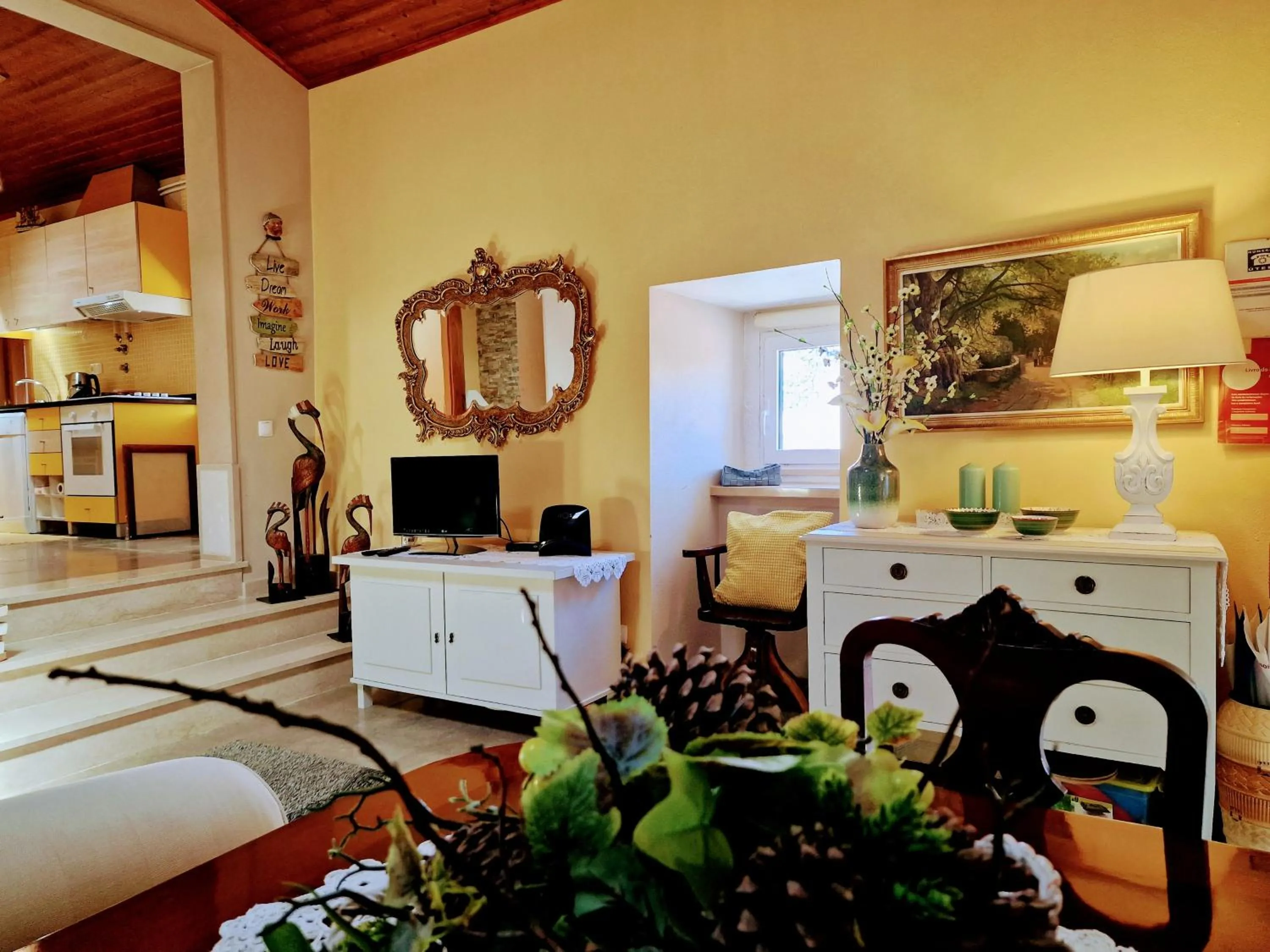 Communal lounge/ TV room in Casa das Azenhas by Lisbon Village Apartments
