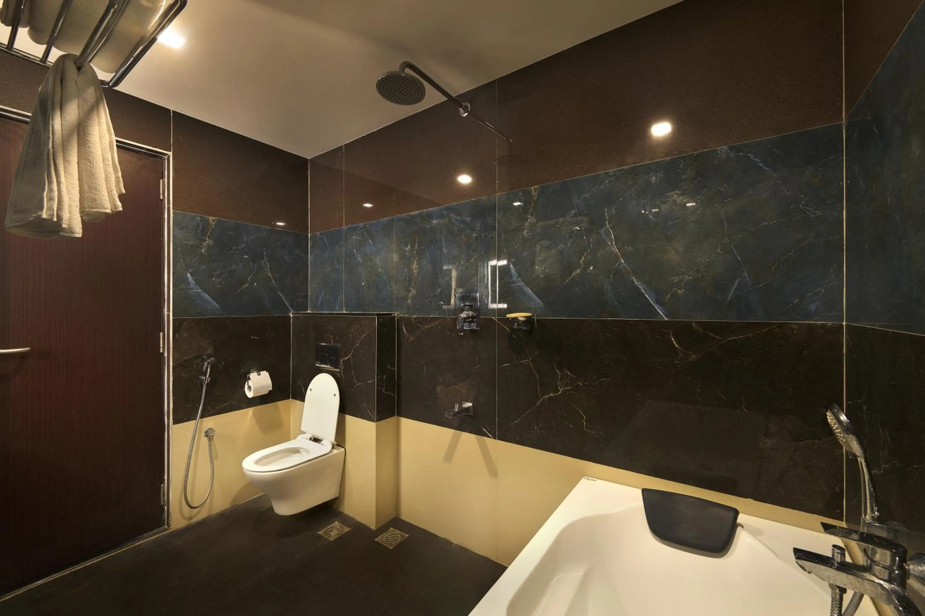 Shower in Hotel Merrytale