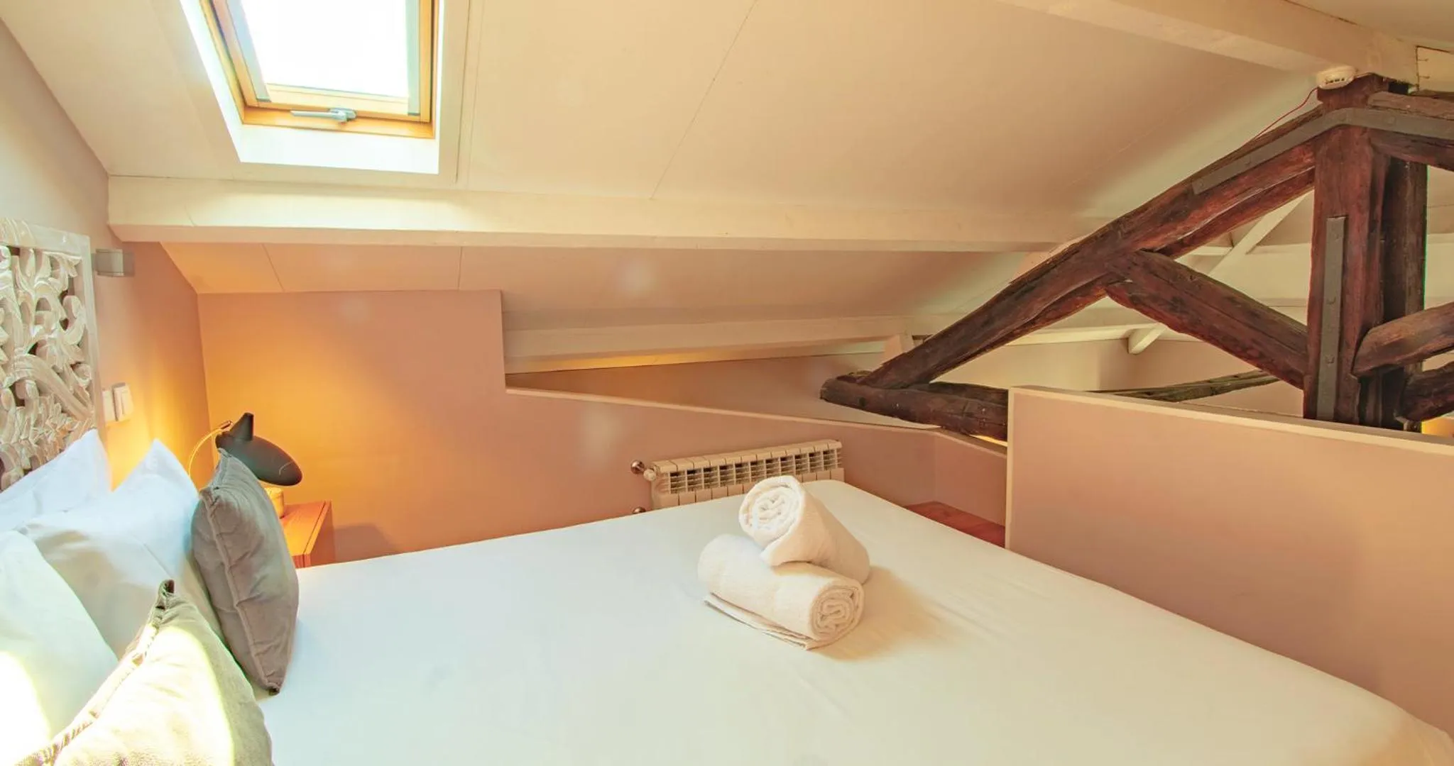 Bed in FLORES 36 by YoursPorto