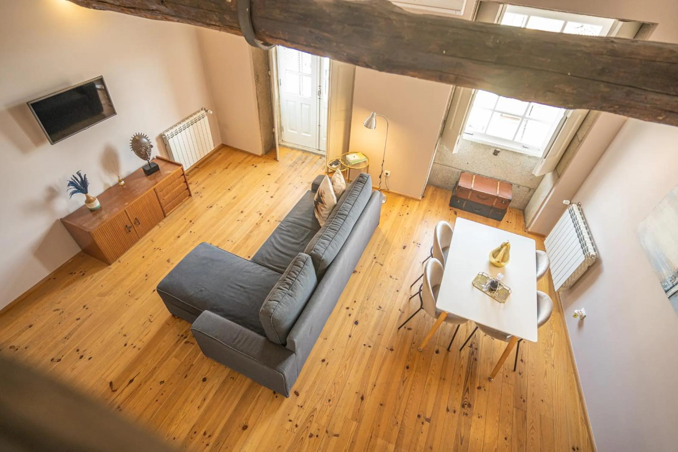 Living room in FLORES 36 by YoursPorto