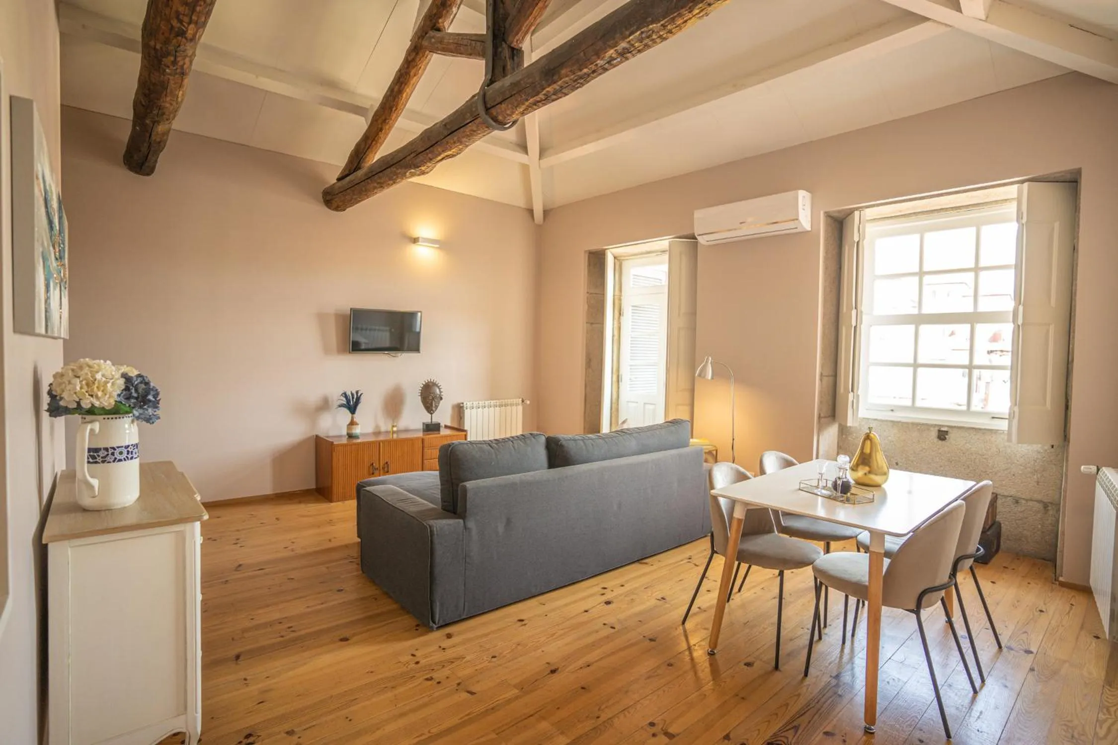 Living room in FLORES 36 by YoursPorto