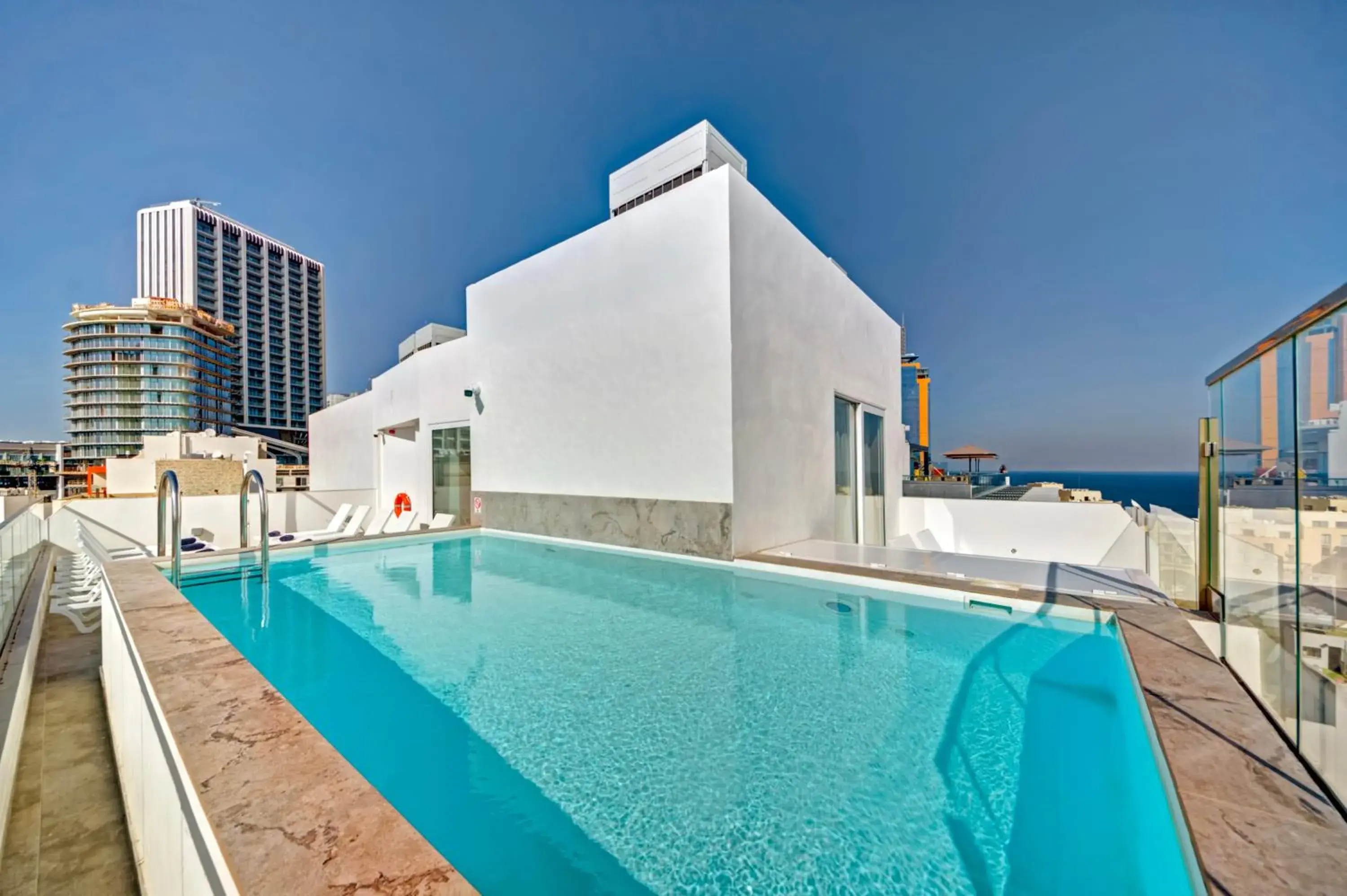 Swimming pool in QUADRO Hotel Swimming pool in QUADRO Hotel