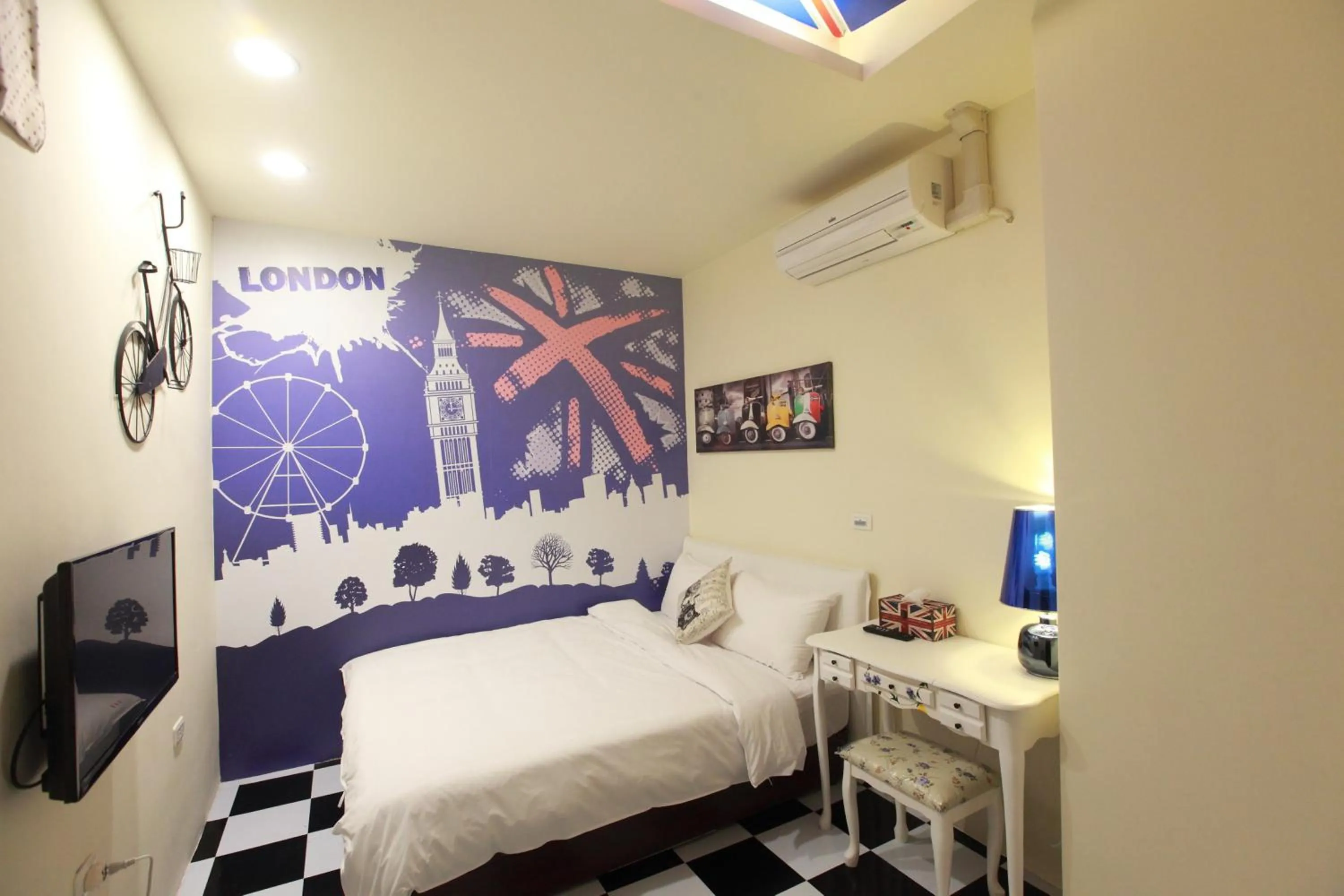 Photo of the whole room, Bed in Fasiter B&B train station
