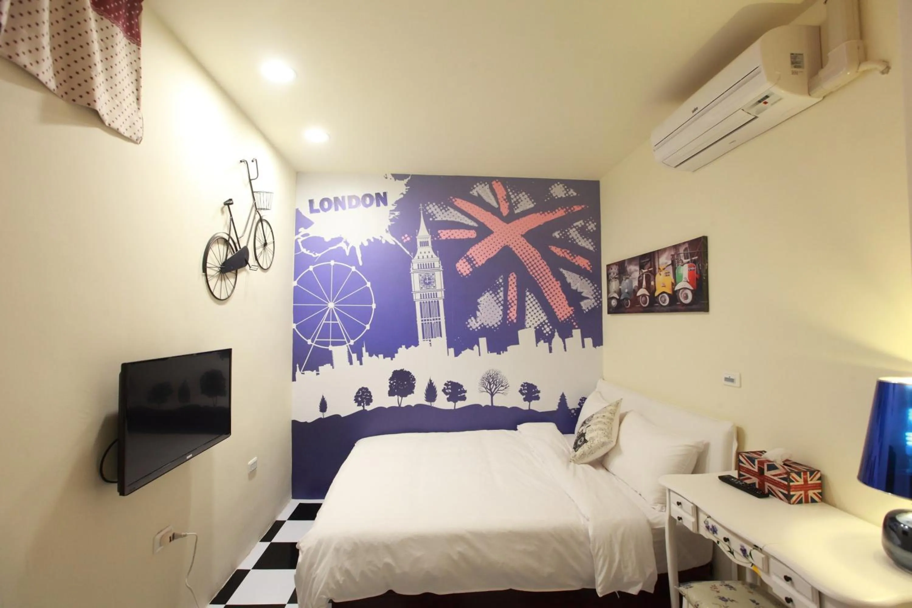 Photo of the whole room, Bed in Fasiter B&B train station