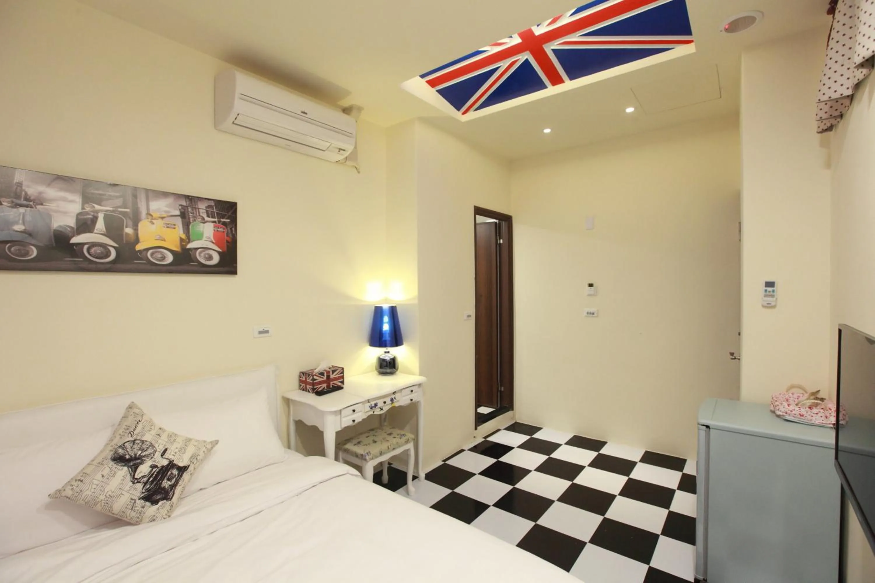 Photo of the whole room, Bed in Fasiter B&B train station